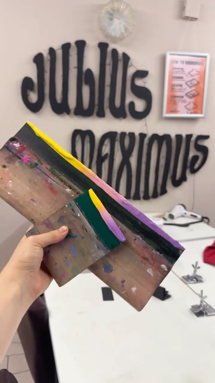 Was für ein schöner Team-Workshop mit der Crew von @timespin.de ! 🧡
Trotz der enormen Hitze seit Tagen haben wir das gut gerockt und es wurden einige außergewöhnliche Hingucker produziert. Kühle Getränke und Eis haben für die nötige Erfrischung gesorgt und so hatten wir eine gute gemeinsame Zeit - die Ergebnisse können sich sehen lassen! ☝🏼✨
|
#teamevent #jena #siebdruck #kreativ