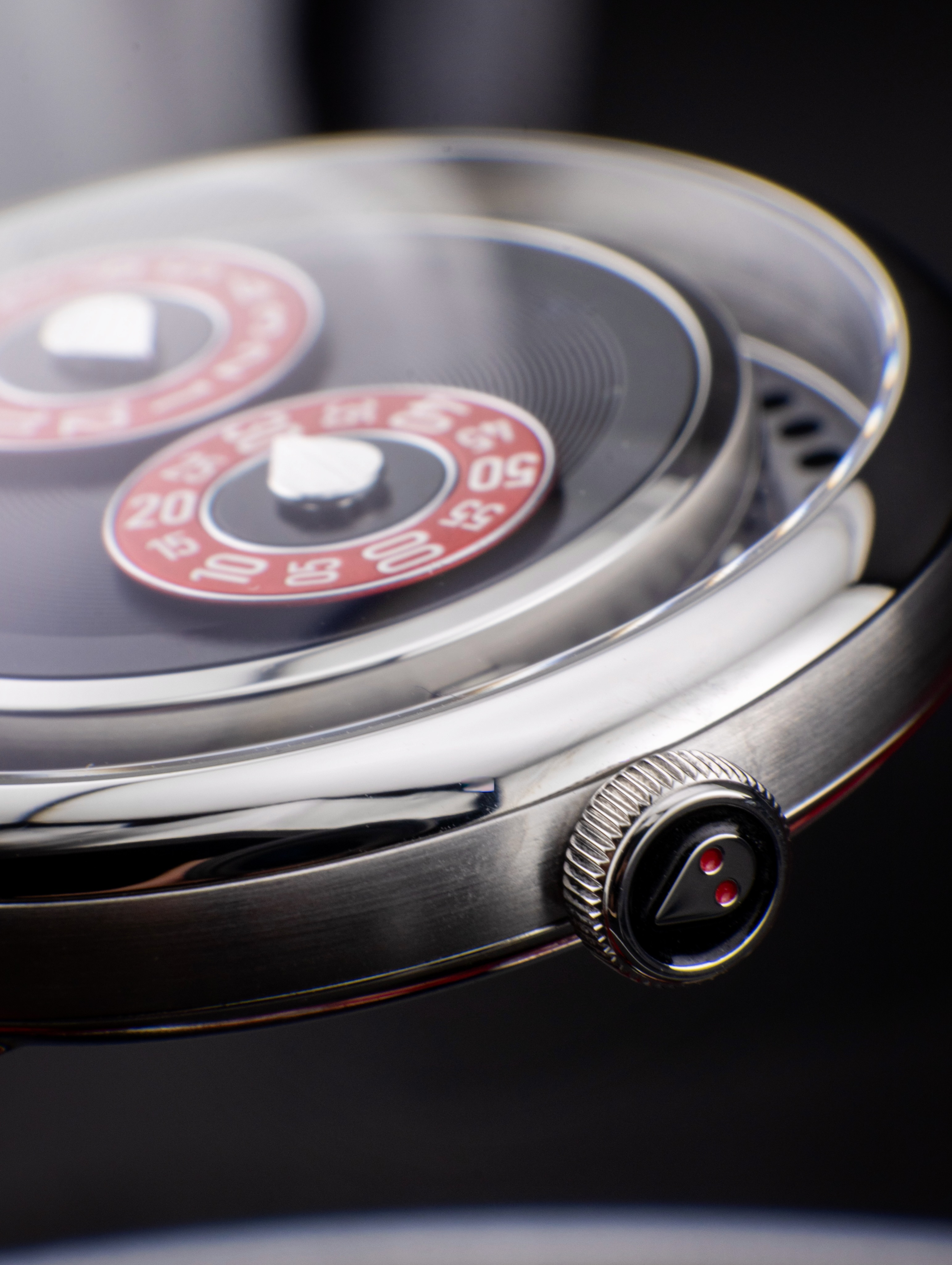 🚨New Watch Alert Part 2/3 🚨 So let’s address the alien in the room: this watch is weird. That little two-eyed face is everywhere — on the crown, the buckle, and even hiding on the dial. It’s the M.A.D. Editions signature, and once you see it you can’t unsee it. 👽
But under the strangeness is a seriously wearable watch. A pebble-shaped 42mm in steel at just 12.3mm thick — a different animal than the 18mm thick M.A.D.1 hockey puck before it. Giroud grooved the dial like vinyl and raised the two discs like turntables, all in that red-on-black R&B palette, with “IT’S A MAD WORLD” engraved along the edge.
Weird, yes. But intentional weird — and that’s a different thing.
Part 3 → the movement and the complication hiding behind those discs.
Genius or a step too far? Curious where you land on the alien 👽🛸
⌚️: @mbandf @m.a.d.editions M.A.D 2 “R&B”
#nwa #newwatchalert #mbandf #watchfam #watchesofinstagram