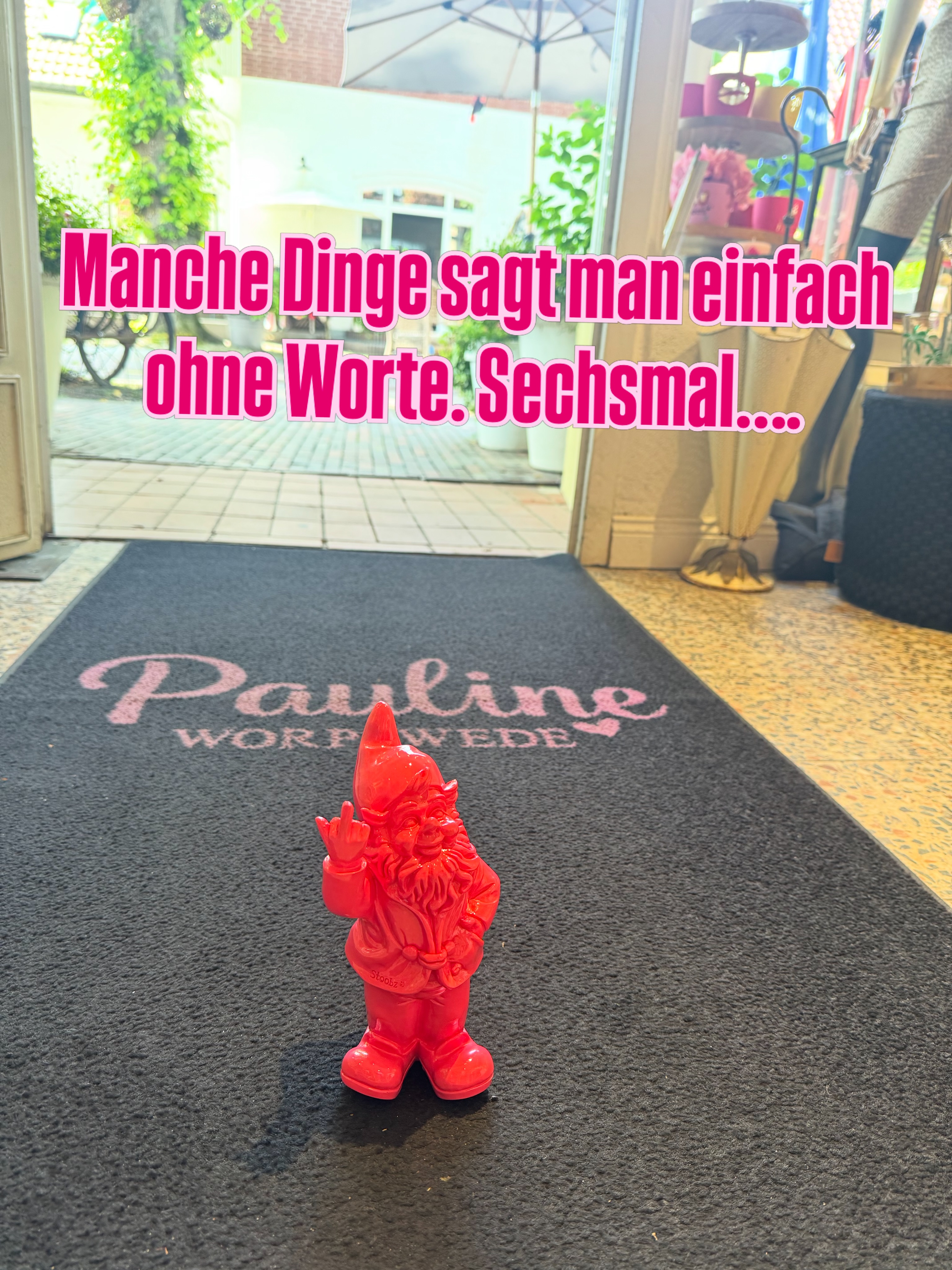 Manche Menschen brauchen Worte. Unsere Zwerge brauchen nur einen Finger. 🖕😂
Ab jetzt bei uns: die unverschämtesten Gartenzwerge von Worpswede und sie kommen in sechs Farben. ➡️ Swipe durch und finde deinen Favoriten!
Pink, Schwarz, Grün, Bunt, Gelb oder Rot…. welcher passt zu dir (oder zu deiner Nachbarin)? 😏
Schnell sein lohnt sich, bevor sie wieder verschwinden!
📍 Pauline Worpswede | Bergstraße 26, 27726 Worpswede
🕐 Mo–So 11–18 Uhr
#paulineworpswede #gartenzwerg #frecherZwerg #worpswede #geschenkidee