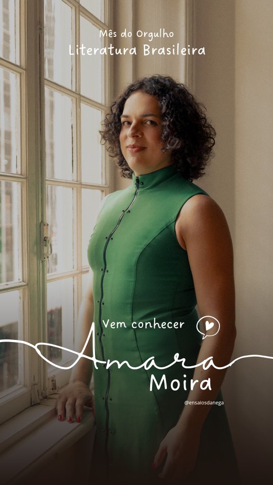 A literatura tem esse poder bonito de nos fazer viver experiências que não são as nossas. E poucas autoras fazem isso com tanta coragem e sensibilidade quanto Amara Moira (@amoiramara)
Escritora, pesquisadora e uma das vozes mais importantes da literatura brasileira contemporânea, ela escreve sobre identidade, corpo, desejo, afeto e humanidade de uma forma que permanece com a gente muito depois da leitura.
Neste Mês do Orgulho, meu convite é simples: conheça a obra de Amara Moira.
📚 Você já leu algum livro dela?
#AmaraMoira #LiteraturaBrasileira #LiteraturaLGBTQIA #MesDoOrgulho #EnsaiosDaNega