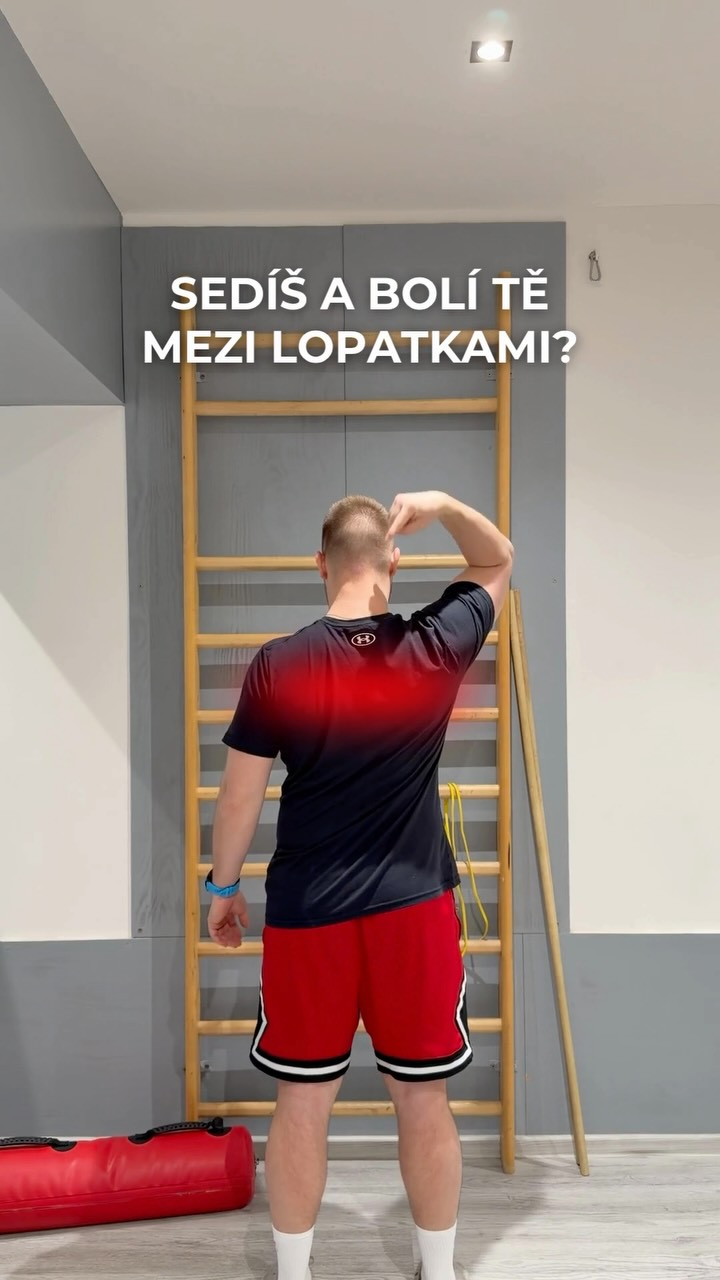 Sedíš a bolí tě mezi lopatkami? Pomůžu ti