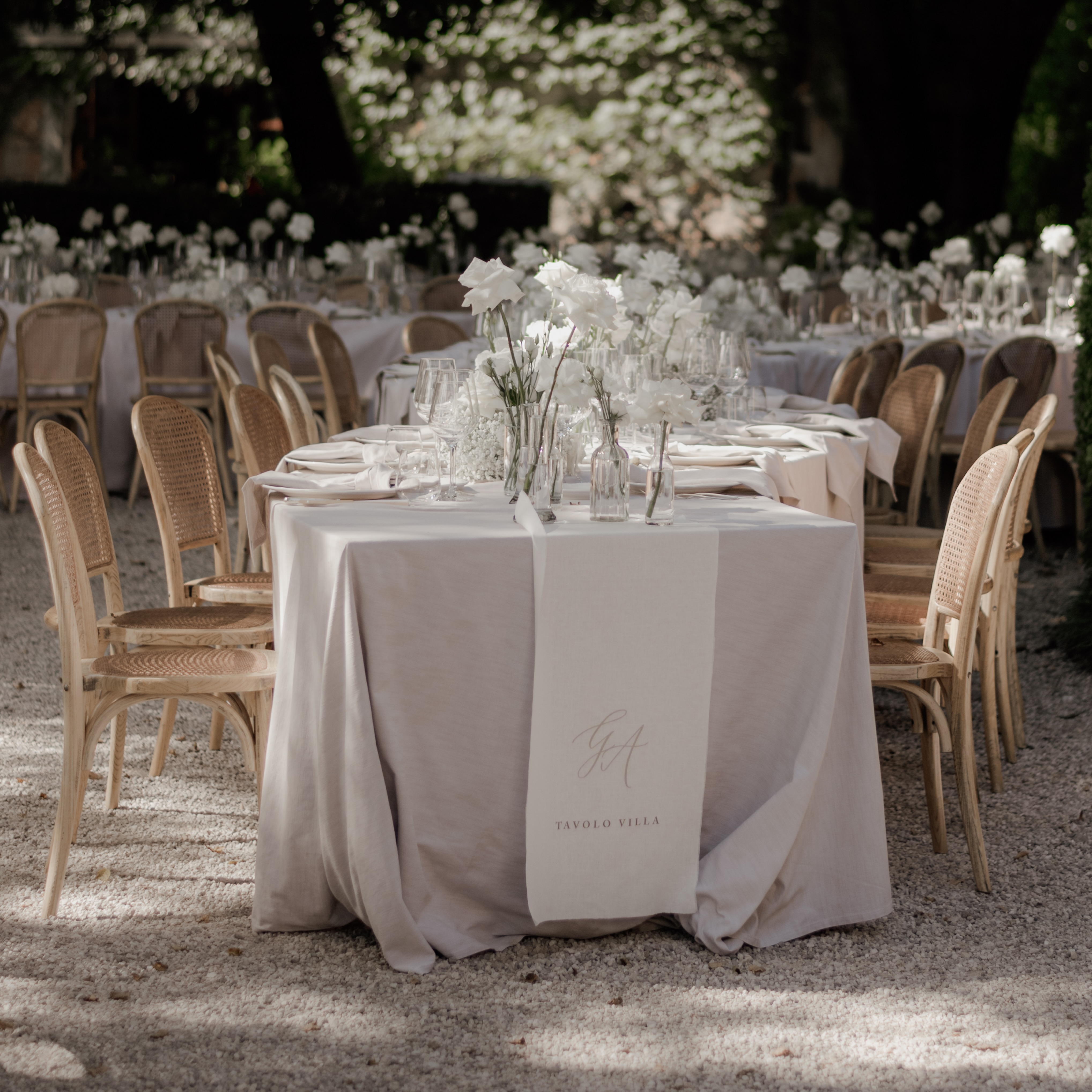 I dettagli a tavola: segnatavolo in tessuto e menu con segnaposto
Stationery @lecocode
Ph @valentinasuttofotografie
Catering @santigroup_events
Flower @giulioparo_flowerdesigner @botanikshop
Location @villa_caprera
#weddingdesign #weddingdetails #weddingstationerydesigner