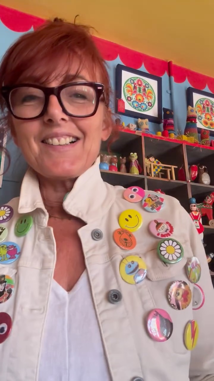 Just landed - a big bowl of retro badges from my new supplier, the brilliant @bite_your_granny
I had such fun choosing from their HUGE range and whittled my selection down to ones that reminded me of some of my fav things on telly in the 70s. All £1.50 each.
FuzzypegFolk is as much about nostalgia as traditionally made folk art and is always about fun.
So come on in and treat yourself to a rummage.
Alas not on my website as too many to list but if you’ve seen one you like just DM me here and I can arrange payment and postage with you.
#badges #retrobadges #funkybadges #havearummage