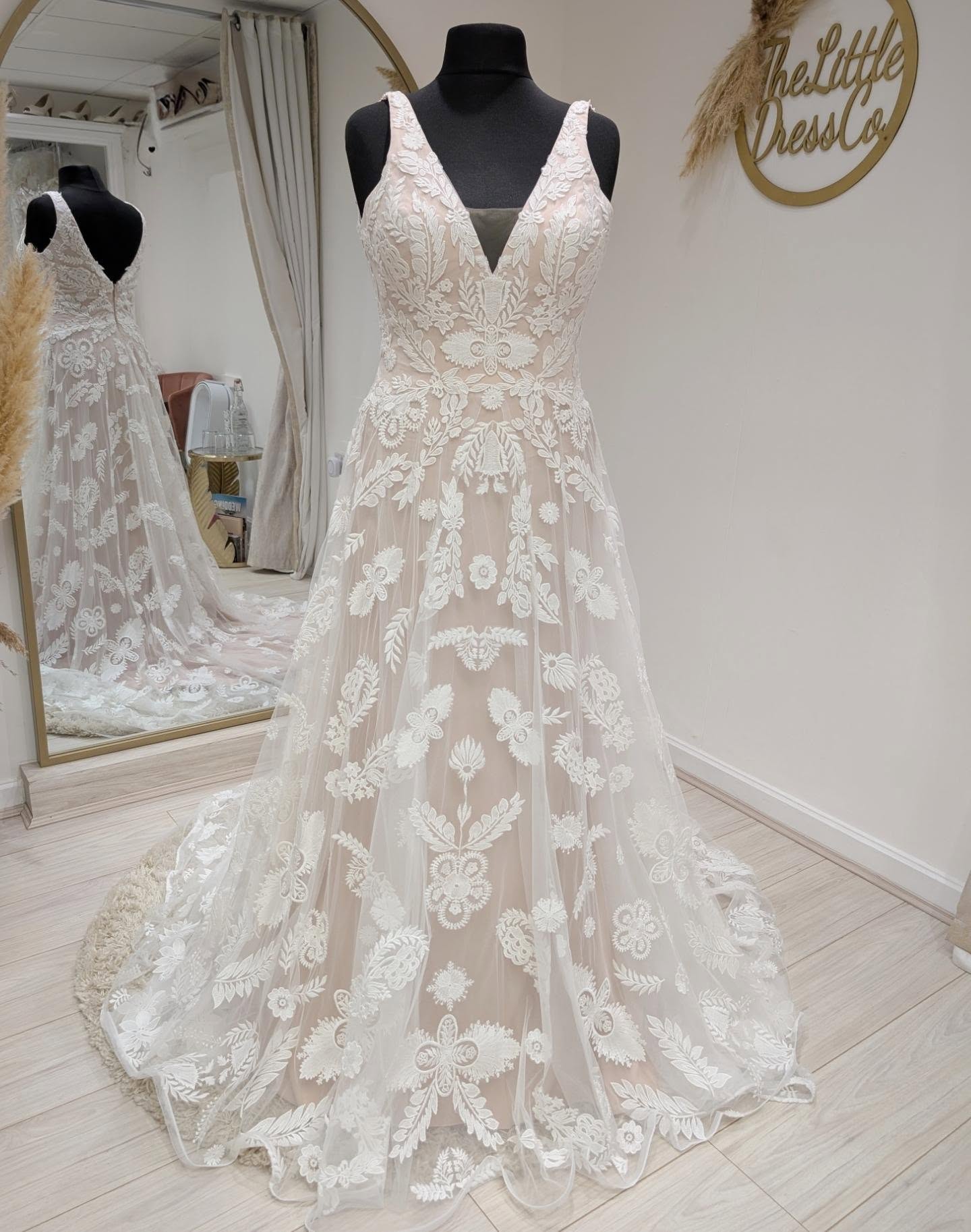 A gorgeous blend of beautiful boho lace and soft A-line skirt 🌸 the perfect dress for our modern brides 😍