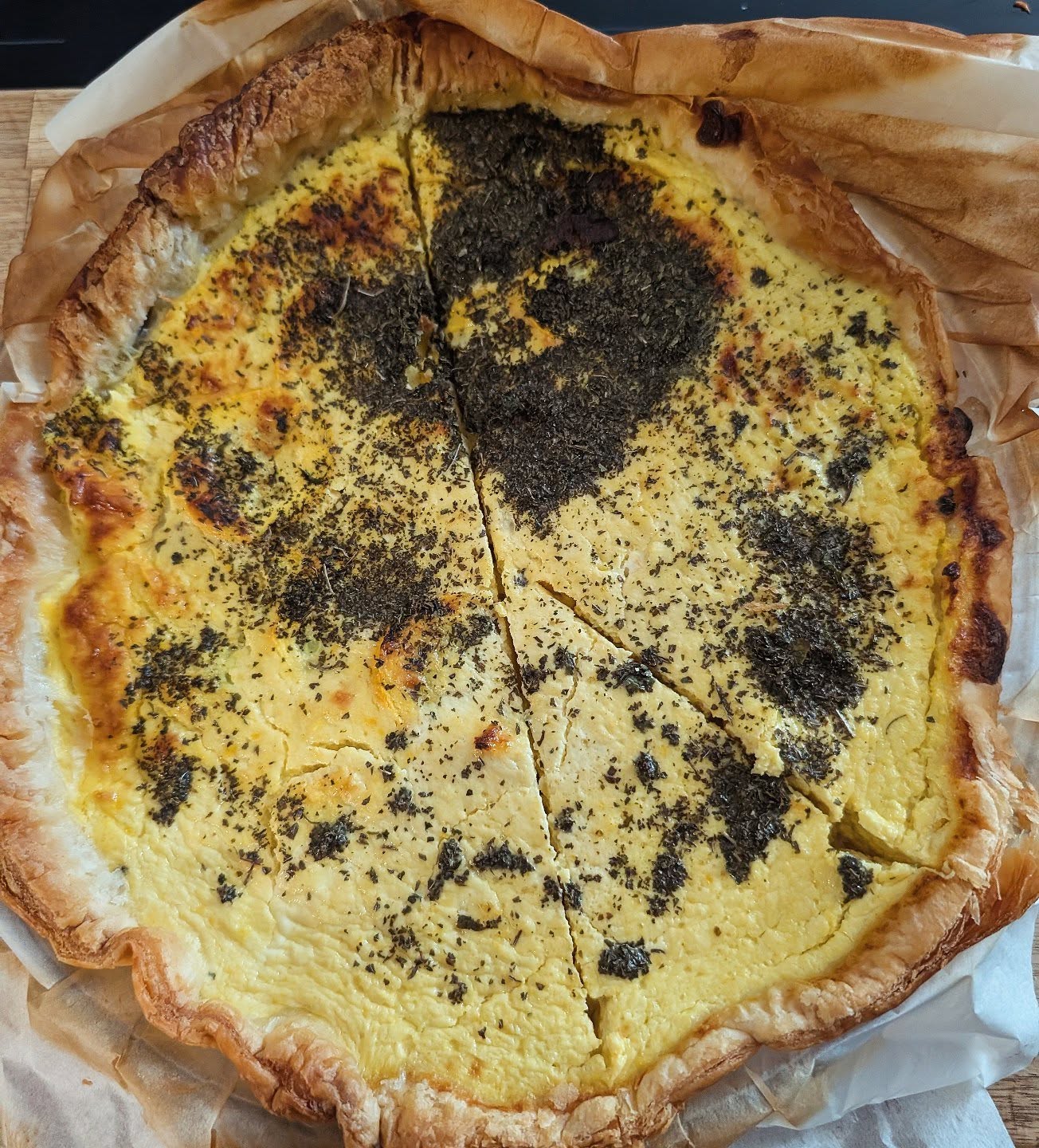Quiche froide courgettes ~ chèvre ~ menthe
La recette fraîche idéale avec la canicule !
🍃
Ingrédients :
1 pâte feuilletée @grandfrais
3 courgettes jaunes
1 chèvre frais
3 c. À soupe de crème fraîche légère
3 oeufs
Menthe ciselée
Préparation :
1/ précuire la pâte au four
2/ dans un saladier mixer tous les ingrédient (courgettes préalablement lavées et coupées en petits morceaux)
3/ verser la préparation sur la pâte et enfourner pour environ 30min à 190°c
Refroidir la quiche au frigo pour un repas frais !
Bon appétit ! 🍃
#recettefraiche #dieteticiennelyon #lyon #dieteticienne