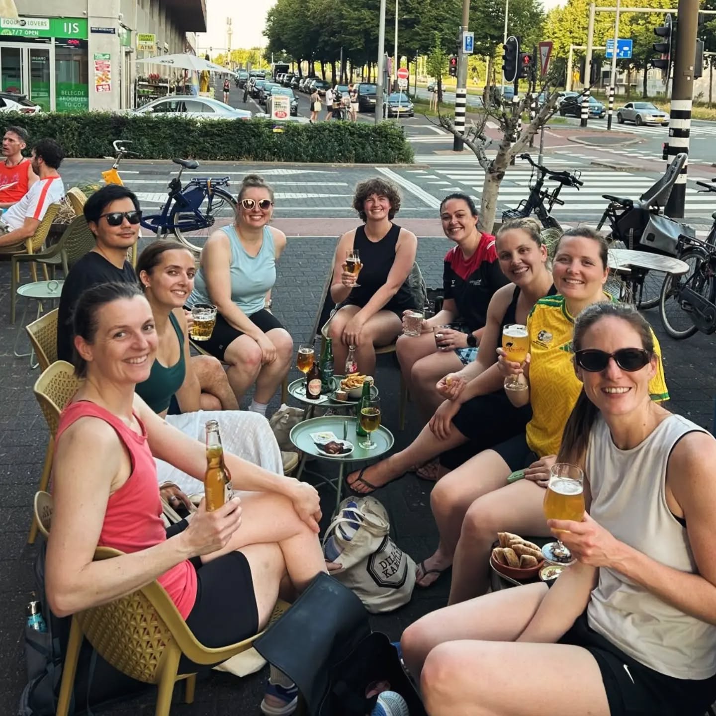 What do you do you do during a national heatwave?
1: Stay inside, close all the doors and windows, fan on high and wait untill the heat passes?
or
2: Go to Netball, smash out a training and enjoy some drinks afterwards?
Obviously option 1, but these brave souls opted for option 2 and you know what, good for them. 💕💪
Also this was the last training of the season!! We can't believe it's over, but there's so much to look forward to after the break.
Keep a side-eye on this page for updates but also please enjoy outside and stay off your phone as much as possible. ok bye