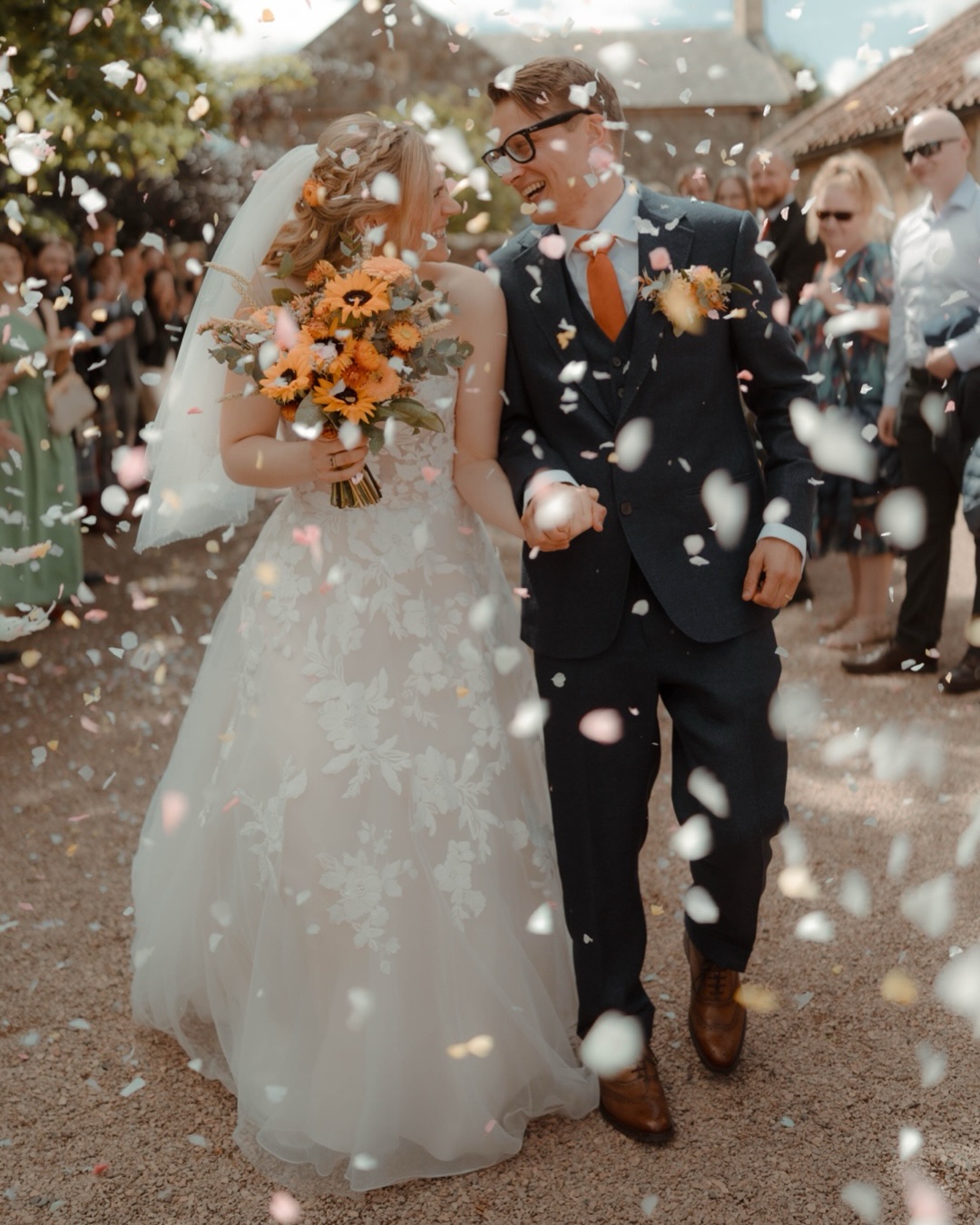 We had such a wonderful time capturing Paula + Matt’s wedding at the @rhyndweddings ✨
@beewildblooms
@sophiealexismakeup
@sallydrummondhairstylist
@emmaroyofedinburgh
@beggarsrun
@sedonapark
@adbarandcatering
@thejiggers