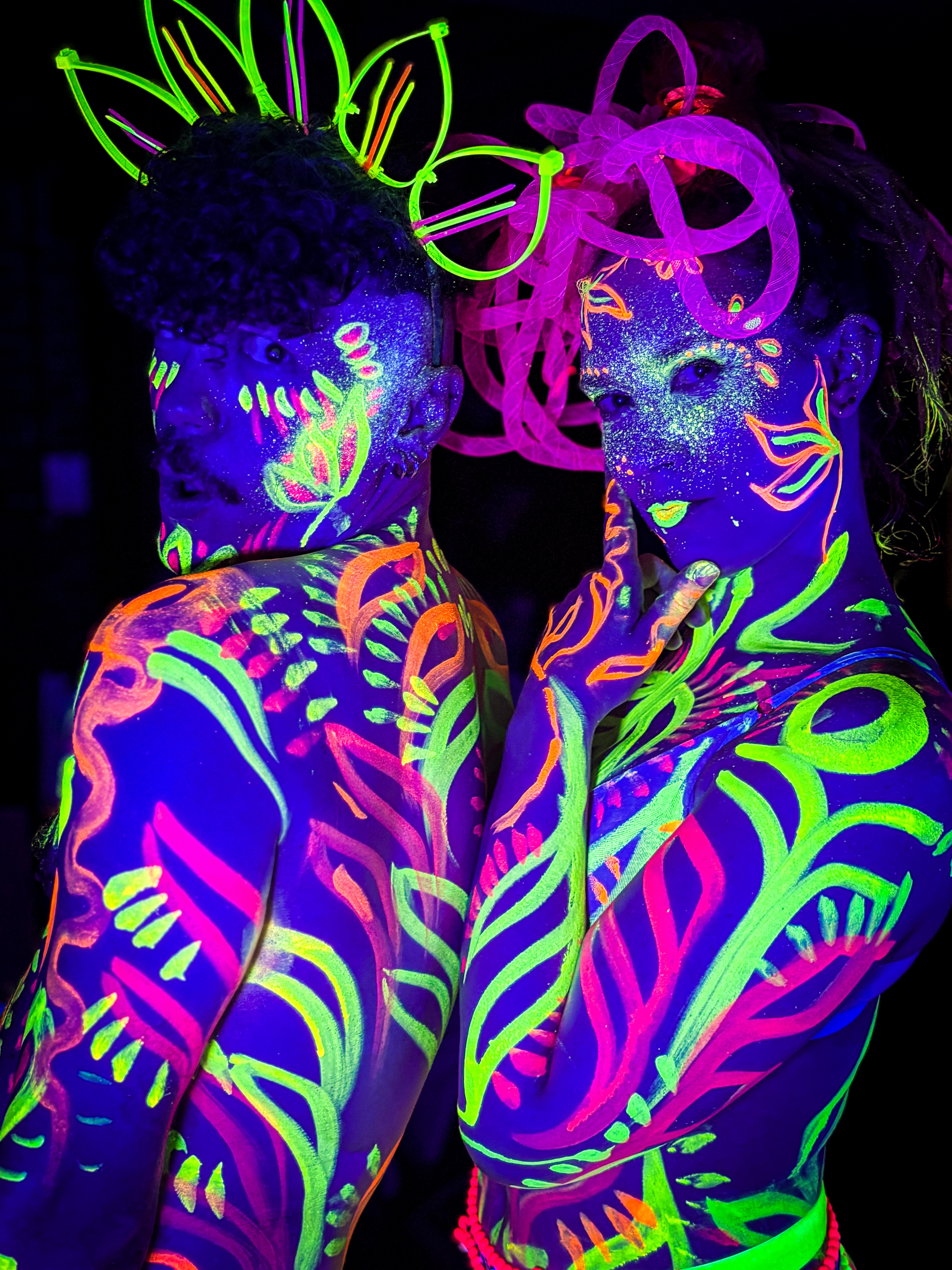What a fantastic afternoon yesterday at @thesippingroomlondon in Canary Wharf, where Neon Naked Life Drawing hosted a private session for the incredible Ladies of Aon! 🎨✨
A huge thank you to our amazing models, @seb_angelique and @lifemodelbee , for bringing energy, creativity, and unforgettable poses to the class. It was brilliant to see everyone getting stuck in, whether they were complete beginners or seasoned artists.
Looking for a unique team event or private booking? Get in touch and bring Neon Naked to your workplace or celebration!
#neonnakedlifedrawing #CanaryWharf #TheSippingRoom #CorporateEvents TeamBuilding LondonEvents