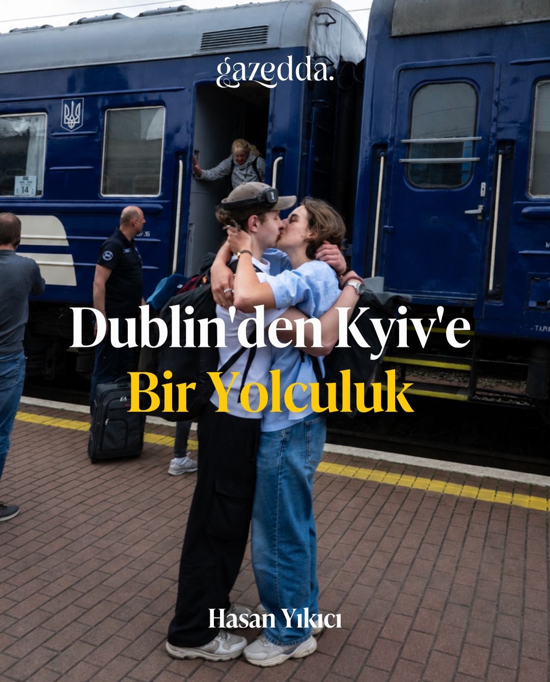 Bir tren bazen yalnızca bir şehre gitmez.
Bir belleğe, bir korkuya, bir kavuşmaya, bir yaraya doğru da yol alır. 🚆Hasan Yıkıcı’nın Dublin’den Kyiv’e uzanan yolculuğu; savaşın gölgesinde eve dönmenin, sınır geçmenin, göçmen olmanın ve bir ülkeye uzaktan değil, insanların yüzlerinden bakmanın hikâyesi.Bir kompartımanda karşılaşılan yolcular, pasaport kontrolünde hissedilen ayrımcılık, yıllardır görülmeyen çocuklara sarılma arzusu, Kyiv’e yaklaşırken büyüyen heyecan…Ve bütün bunların içinden Kıbrıs’a da uzanan bir soru:
Savaşlar, işgaller ve kolonyal geçmişler yalnızca ülkeleri değil, insanların eve dönme duygusunu da nasıl etkiler?Bu carousel, yazıdan seçilen cümlelerle bir yolculuğun içinden geçiyor.Kaydırın, okuyun, sonra yazının tamamı için Gazedda’ya uğrayın. ✍️#Savaş #Göç #DublindenKyive #Ukrayna #Kyiv Bir tren bazen yalnızca bir şehre gitmez.
Bir belleğe, bir korkuya, bir kavuşmaya, bir yaraya doğru da yol alır. 🚆Hasan Yıkıcı’nın Dublin’den Kyiv’e uzanan yolculuğu; savaşın gölgesinde eve dönmenin, sınır geçmenin, göçmen olmanın ve bir ülkeye uzaktan değil, insanların yüzlerinden bakmanın hikâyesi.Bir kompartımanda karşılaşılan yolcular, pasaport kontrolünde hissedilen ayrımcılık, yıllardır görülmeyen çocuklara sarılma arzusu, Kyiv’e yaklaşırken büyüyen heyecan…Ve bütün bunların içinden Kıbrıs’a da uzanan bir soru:
Savaşlar, işgaller ve kolonyal geçmişler yalnızca ülkeleri değil, insanların eve dönme duygusunu da nasıl etkiler?Bu carousel, yazıdan seçilen cümlelerle bir yolculuğun içinden geçiyor.Kaydırın, okuyun, sonra yazının tamamı için Gazedda’ya uğrayın. ✍️#Savaş #Göç #DublindenKyive #Ukrayna #Kyiv