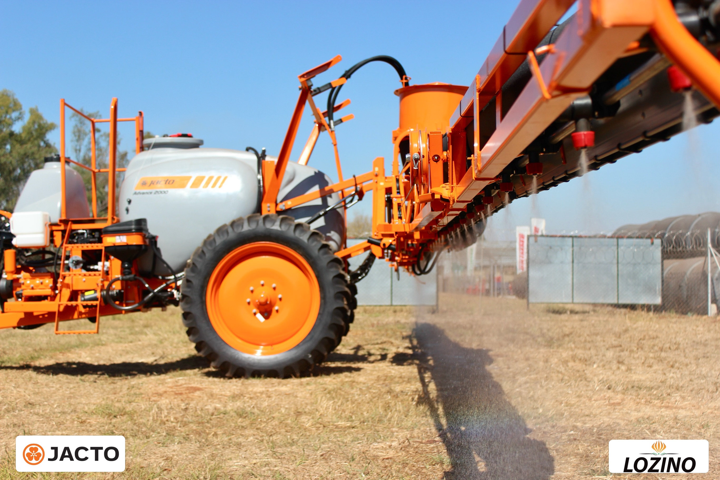 Get Better plant penetration, better coverage & reduced drift with the Jacto Advance 3000 Vortex
š± 3000L polyethylene tank ā corrosion-resistant, easy to clean & built for long days in the field
š±Air-assist boom pushes spray deep into the canopy, coating even the underside of leaves for coverage conventional booms just canāt match
š±JSC flow control keeps your application rate constant regardless of speed changes, so youāre never over- or under-applyingāØš±Automatic boom section control cuts overlap and agrochemical waste āØš±Optional GPS guidance + multi control system for precision application, all in a few taps
#BoomSprayer #PrecisionAgriculture #FarmingZimbabwe #CropProtection #AgriculturalEquipment