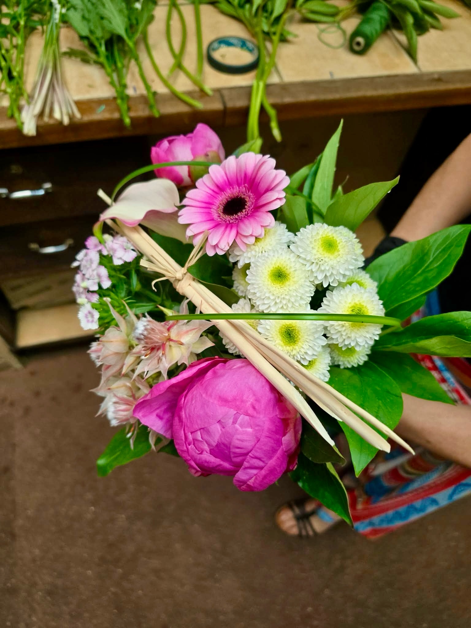 On termine cette semaine en beauté 🌻
Notre sélection estivale est en boutique, de quoi composer un bouquet parfait en 3️⃣ étapes !
N'hésitez pas à pousser la porte, nous sommes là pour vous guider.
A la Fleuristerie
🚚 Livraison dans l'Essonne du mardi au samedi
📞 01 64 90 14 29
#fleuriste #arpajon #essonne #bouquet #fleurs