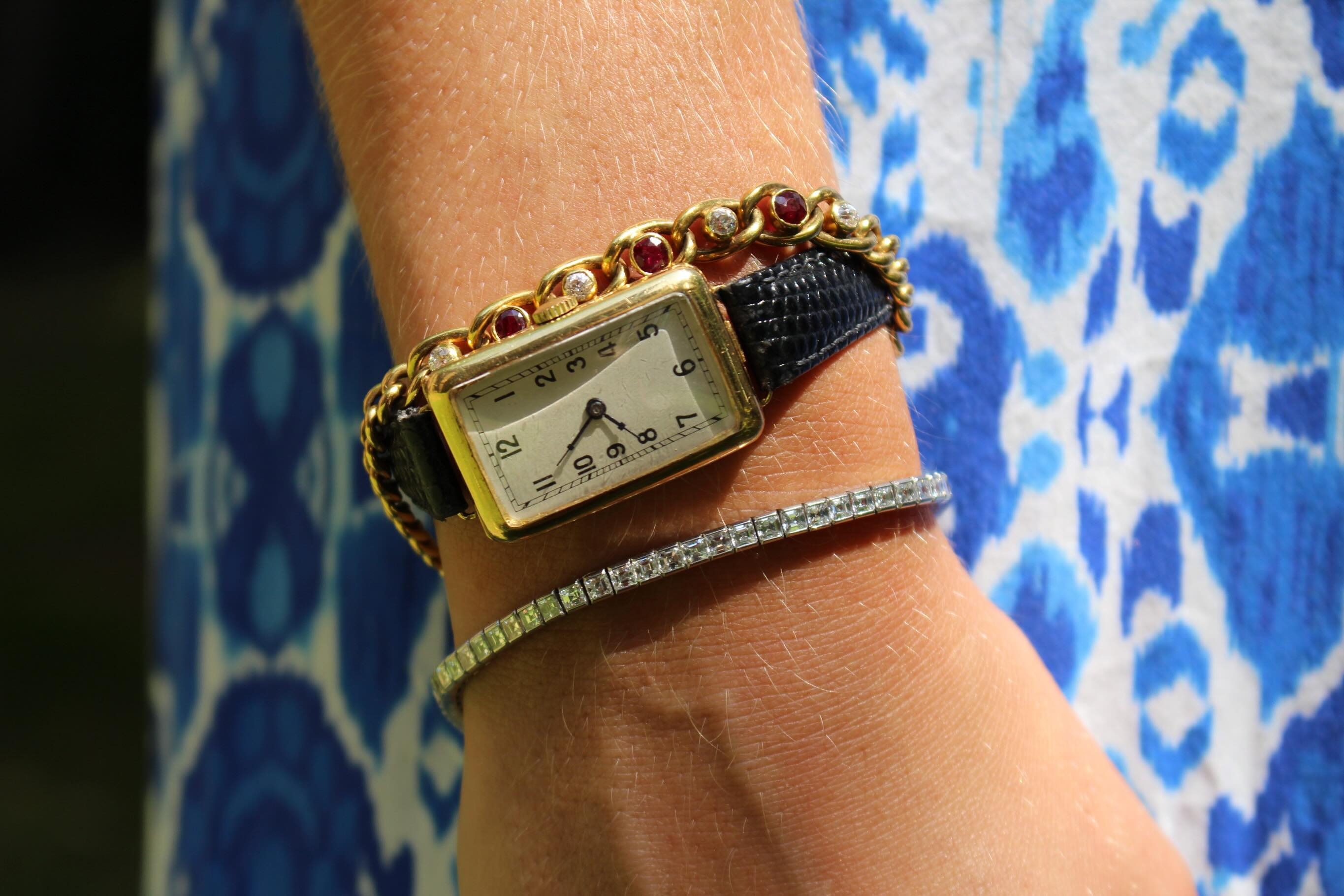 Dressing up for the weekend with a mix and match look of antique jewellery and the perfect vintage watch
All available on our website
🔗in bio
#vintagewatch #antiquejewelry #wristcandy #ringoftheday #tennisbracelet