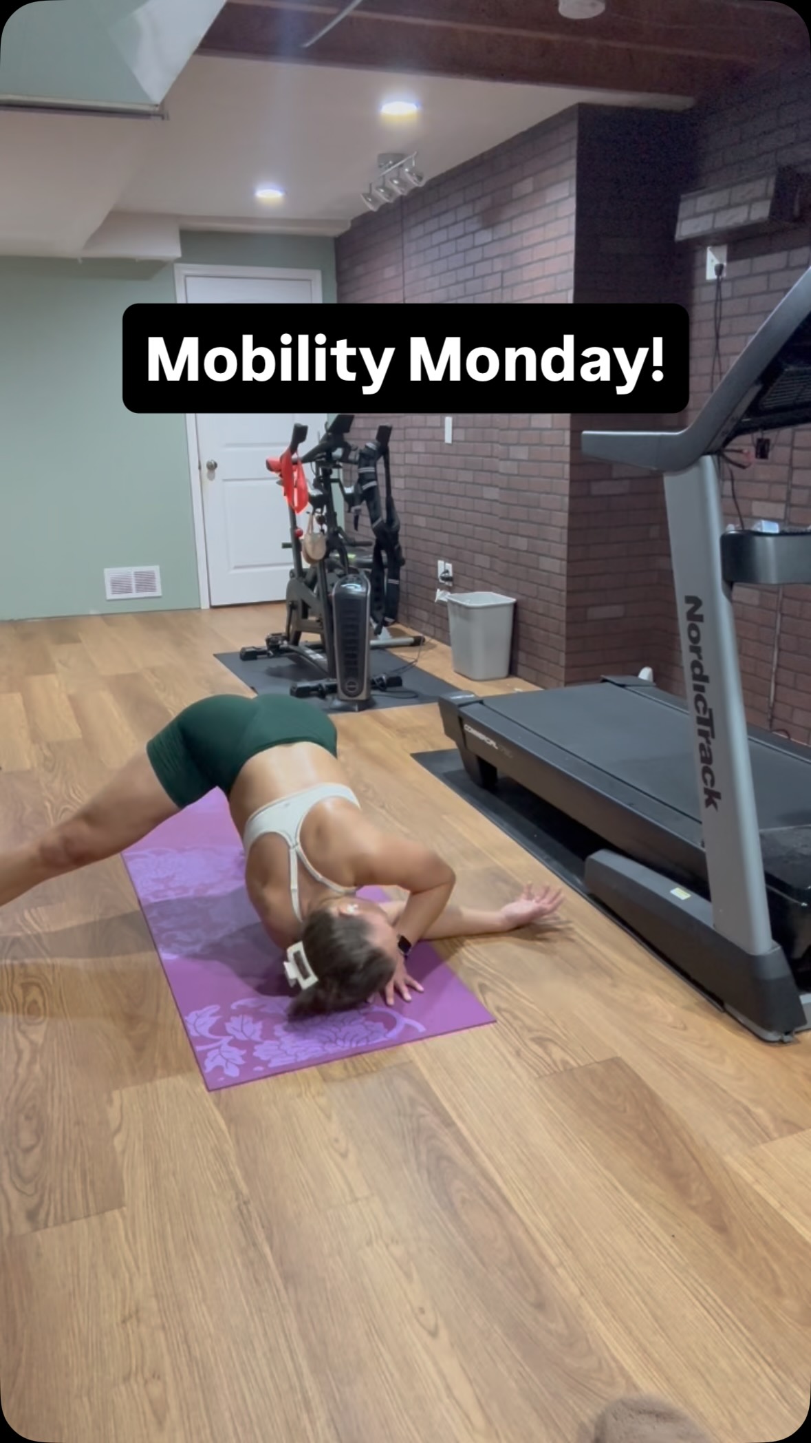 My secret sauce 👀🔥
Before I train… I move.
Before I sit all day… I move.
Before I ask my body to perform… I prepare it.
This full-body mobility flow helps increase circulation, wake up my joints, raise my heart rate, and get my body ready for whatever the day brings. Use it as warm up or on your “rest days” to incorporate a little movement.
Feeling better doesn’t always have to be another supplement, or training harder, it can just be simple movement.
#mobility #letthegoodtimesroll #bodytempering #recovery #flexibility
