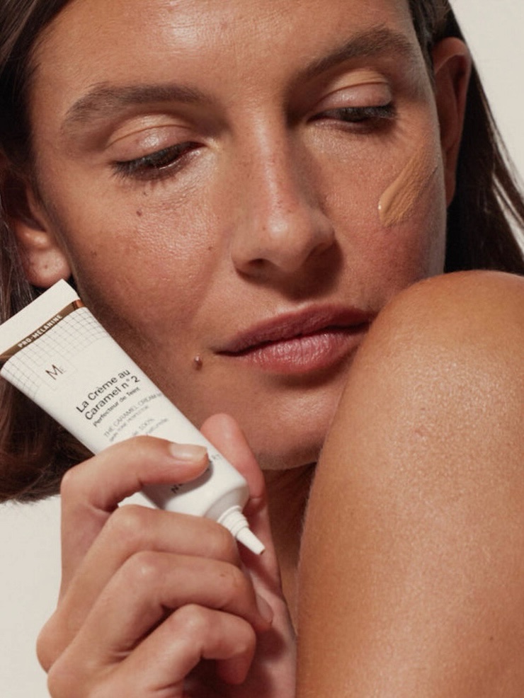 / Le teint bonne mine sans effort☀️
La Crème au Caramel @novexpert_lab réchauffe naturellement le teint avec une touche subtile de couleur et un fini lumineux, sans effet maquillé.
Sa texture soin au parfum gourmand hydrate et lisse la peau, tout en apportant un éclat immédiat, pour un résultat frais et naturel au quotidien.
L’alliée parfaite de l’été pour un glow bonne mine en un seul geste⛱️✨
.
.
.
.
.
.
.
.
.
.
#soinvisagebio
#peaulumineuse
#summerglow
#novexpert
#bonnemine