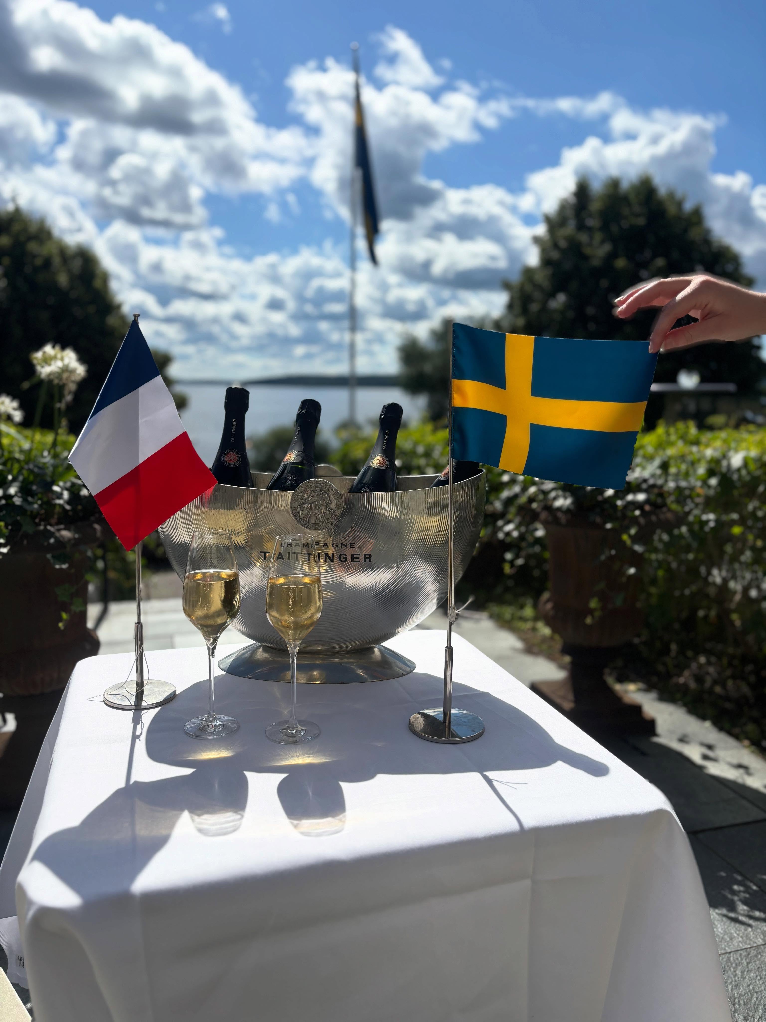 Vi vet vem vi hejar på! Varmt välkommen till en härlig kväll på Sigtuna Stadshotell - vi har öppet till sent och hejar ända in i kaklet! 💙💛