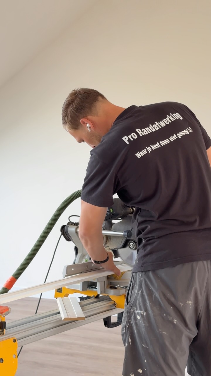 Kijk gezellig met ons mee tijdens een dag achter de schermen! π
Dit keer zijn we in Aarlanderveen, waar we een aantal prachtige appartementen voorzien van strakke plinten. Het verschil zit βm in de afwerking!
#Prorandafwerking #Plinten #Vakmanschap