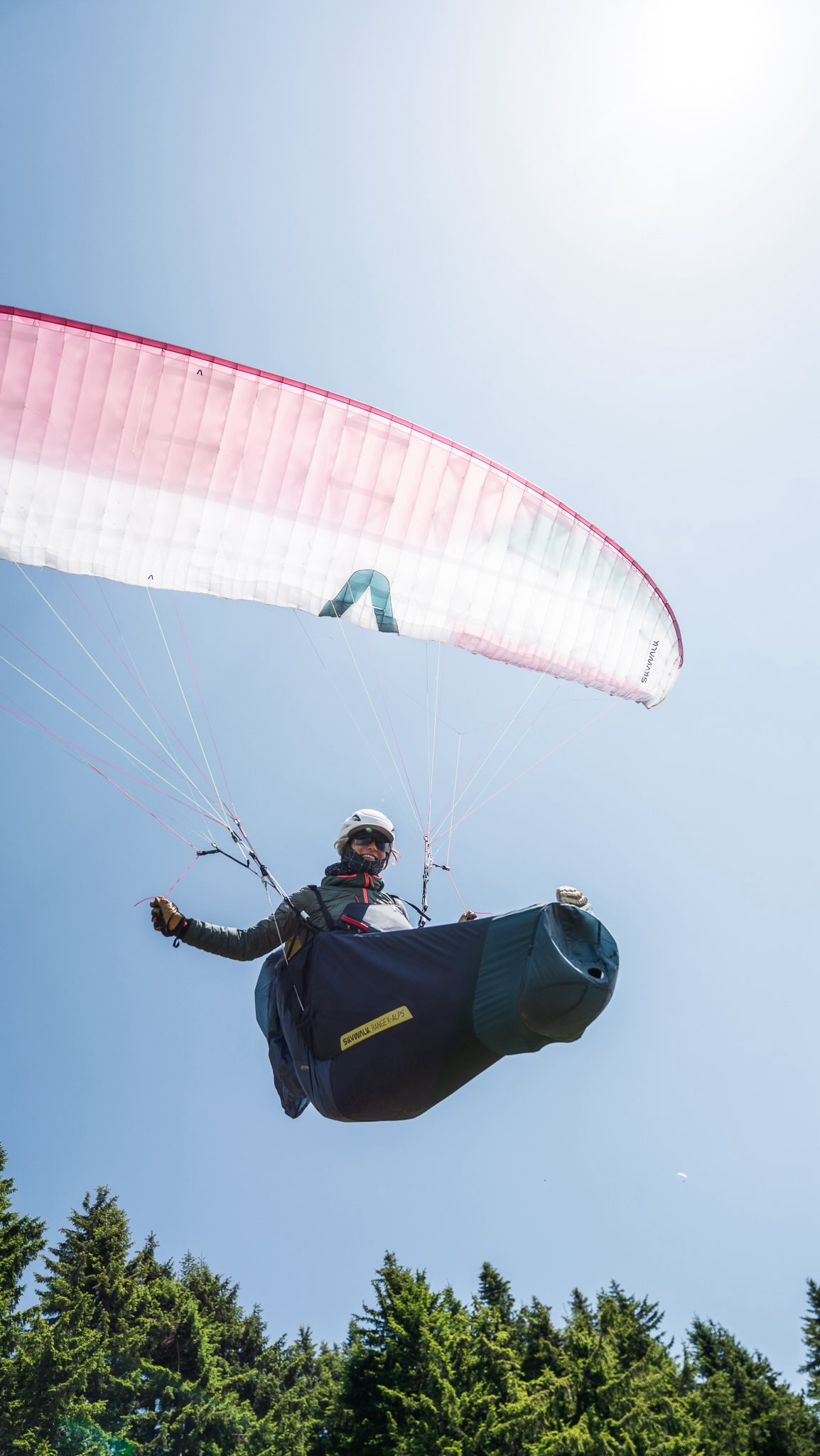 A summer day for the books 😎 The Community Hike&Fly in Westendorf was everything you could wish for: hiking up in good company, ice cream at the top and cooling down in the air and having a cloud base party!🥳
Enjoying the evening afterwards at @bike_fly_festival_brixental 💃🕺
We could do this every day 😍
Will you join us next time?
There is only one community hike&fly left for this season:
📍 Marquartstein, Germany
📅 07.11.2026
#wanderbird #hikeandfly #community #paragliding #findyourpath