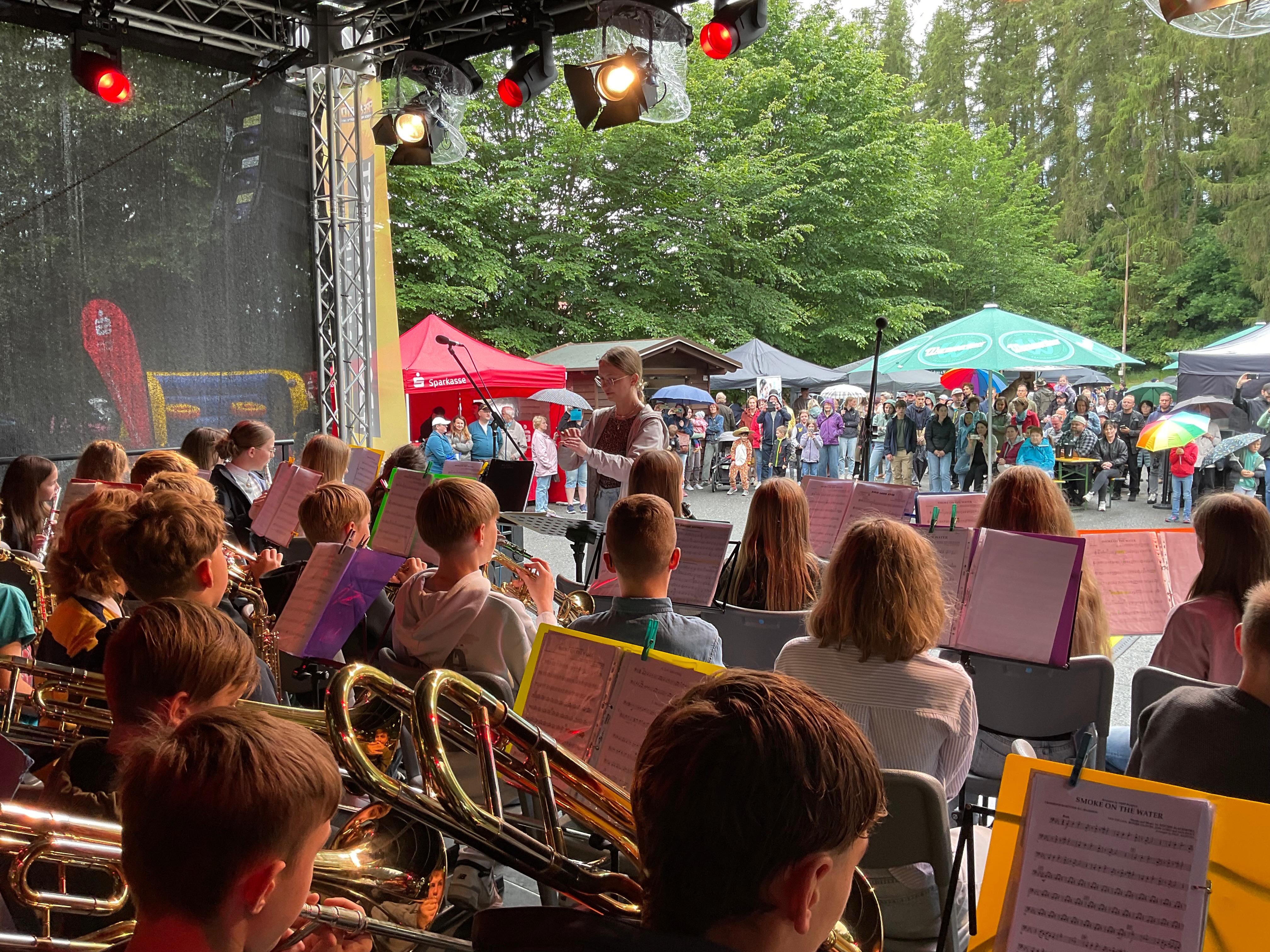 Zum Borbergfest hat die Bläserklasse 6 ihr Abschlusskonzert gespielt.
Danke für euer Engagement in den letzten zwei Jahren. 🎵
#graupnergym #borbergfest #bläserklasse