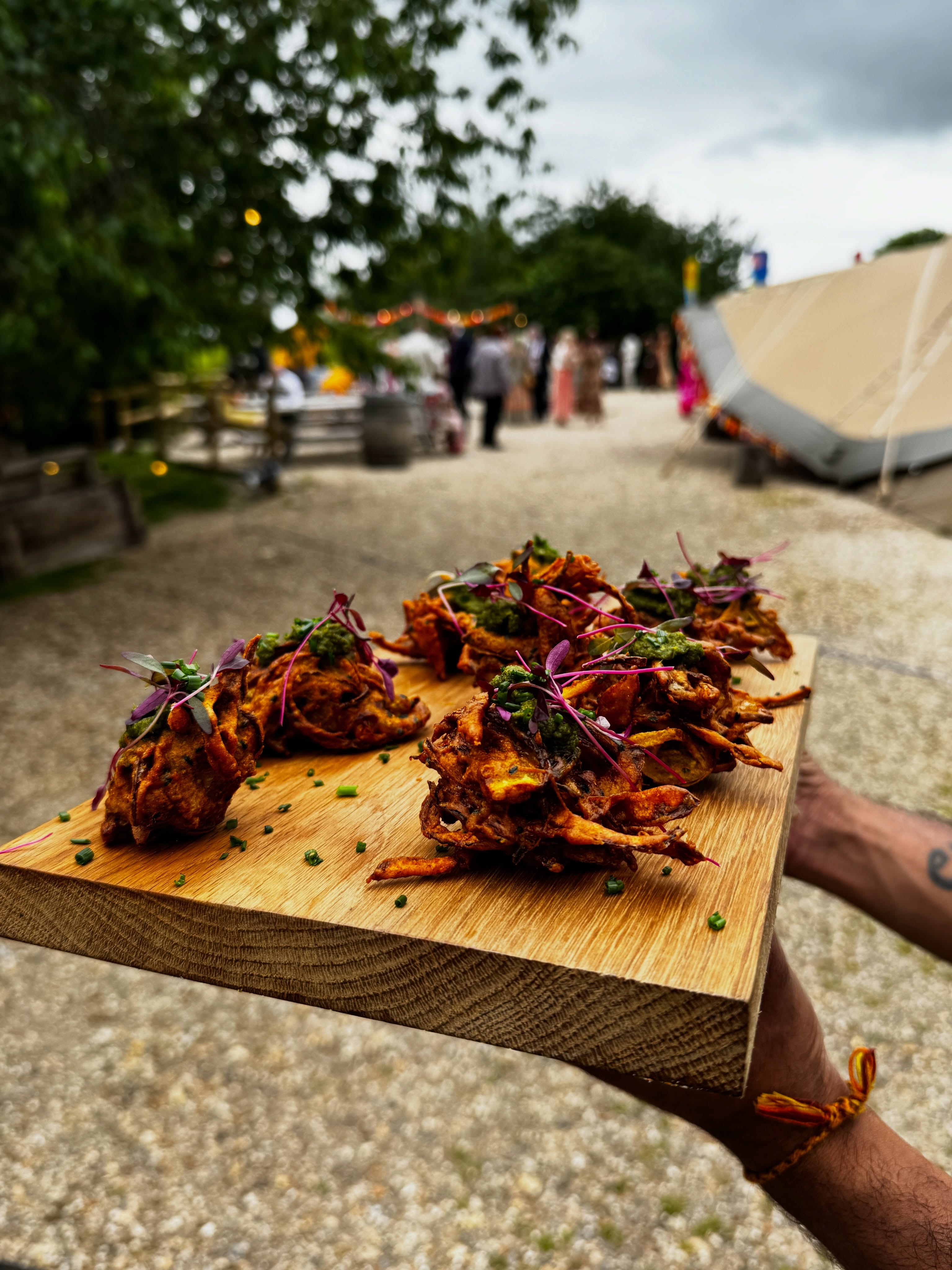 As per usual, got loads of pics of canapés and not a single one of mains - but they happened, we promise!! Scroll for Bailey and Esme’s summer solstice wedding menu at @chewvalleyweddings. Banger of a menu, banger of a party. Very lovely to get to work with our faves @bloody_mary_janes on this one! And just look at how big that pan of prawns is! Wow!
#somersetwedding #bristolwedding #dorsetwedding #wiltshirewedding #prawns