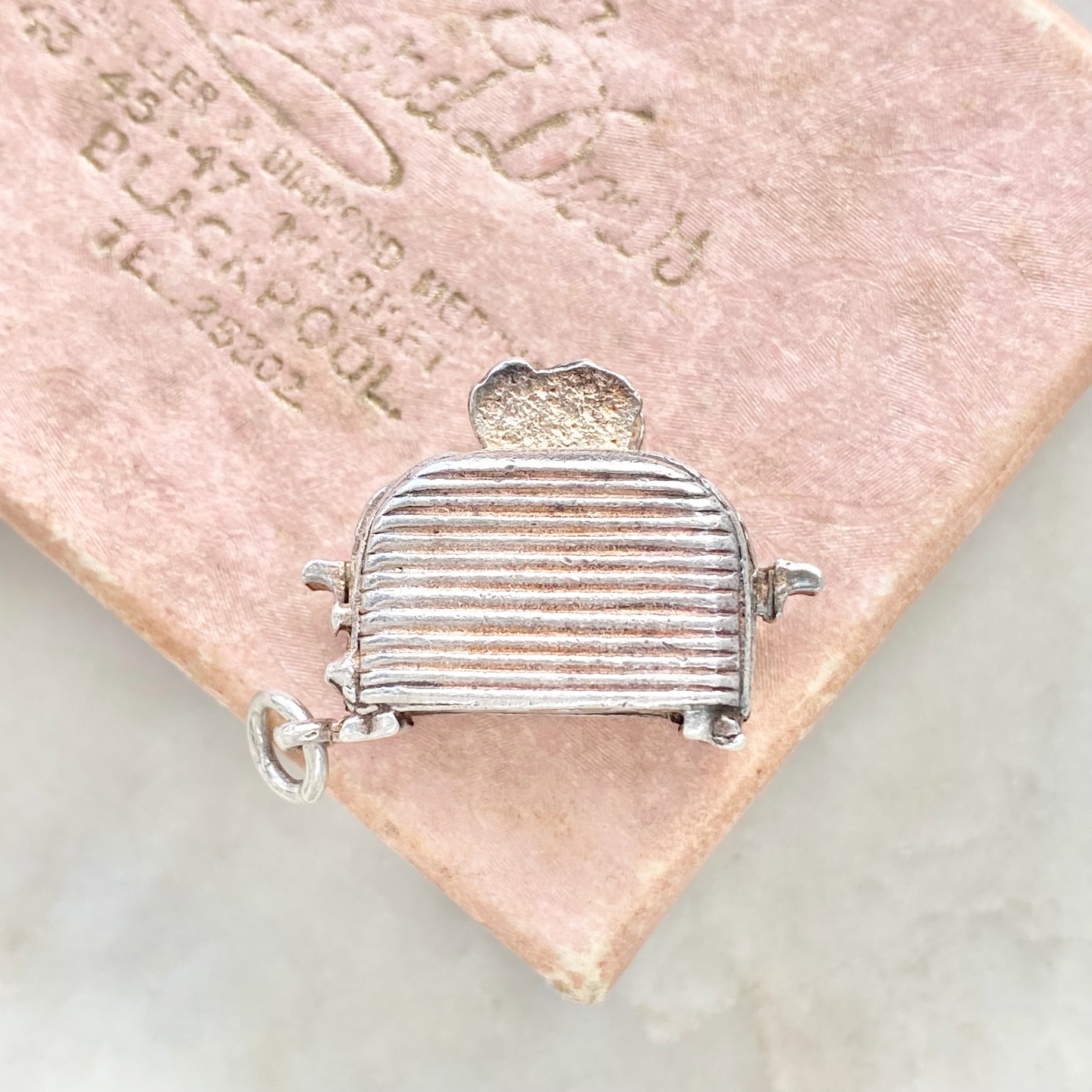 🍞 We’ve fallen head over heels in love with this vintage sterling silver toaster charm 🥰 Perfect for a breakfast lover, but let’s face it, toast is the perfect go-to at any time of day! It’s shaped like a miniature toaster and there is a little silver lever to each side which when pushed up, pops the toast up from inside 🥹 Swipe to see 👀👉 You can find it fresh in on our website today ✨ How do you like your toast? We’re ‘lightly done’ with lashings of butter fans here 🧈☺️ NOW SOLD #kategoldcharms #silvercharms #vintagecharms #toast #toaster