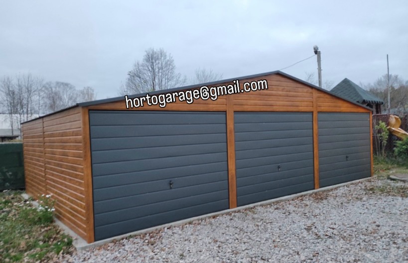 Wir stellen unsere Garage vor
📏Abmessungen: 9 × 6 m, Firsthöhe 3 m
Farbe: Gold-Eiche + graphitfarbene Tore und Dach.
🚪🔩Konstruktion:
Robuste Konstruktion aus verzinkten Stahlprofilen, die hohe Steifigkeit und Langlebigkeit gewährleistet. Die Wände sind mit horizontal verlegten Blechen in Holzoptik verkleidet, das Satteldach ist graphitfarben. Die Garage ist mit drei Sektionaltoren ausgestattet, die einen bequemen Zugang zu jedem Stellplatz sowie ein ästhetisches, modernes Erscheinungsbild garantieren.
✅Vorteile: Langlebigkeit, modernes Erscheinungsbild, Witterungsbeständigkeit.
🚗🧰🎿Verwendung: Garage für 3 Autos, Werkstatt, Lager oder Hauswirtschaftsraum.
💻📲👨💻 eine ähnliche Garage oder andere Details wünschen, mailen Sie hortogarage@gmail.com, gehen Sie auf den Link in der Bio oder rufen Sie an
📞 +49 177 4242452
📞 +49 152 246 74 361