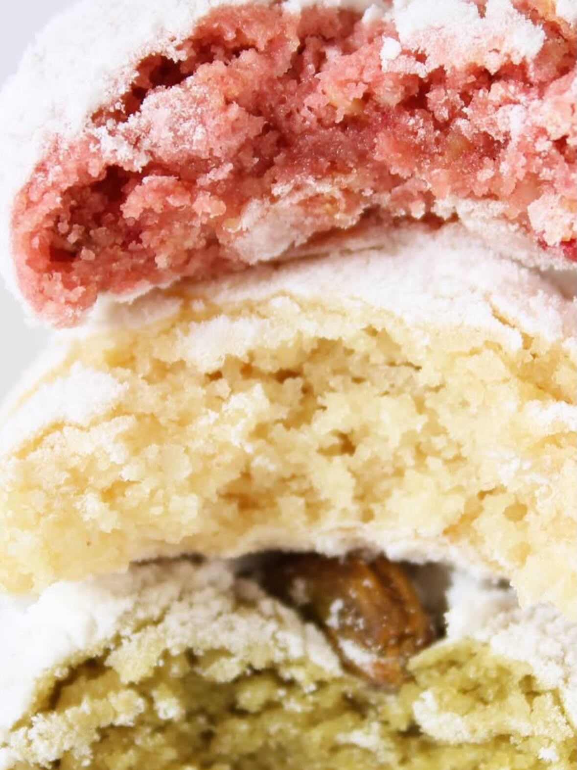 Neste curso, compartilho o método que desenvolvi ao longo dos anos para produzir os biscoitos amaretti com textura, sabor e apresentação impecáveis, para que você possa reproduzir o mesmo padrão com excelência.
Se você deseja expandir seu repertório na confeitaria com uma especialidade diferenciada e de grande potencial comercial e escalável, este curso é para você.
O curso já está disponível em nosso site!
Acesse pelo link da bio.