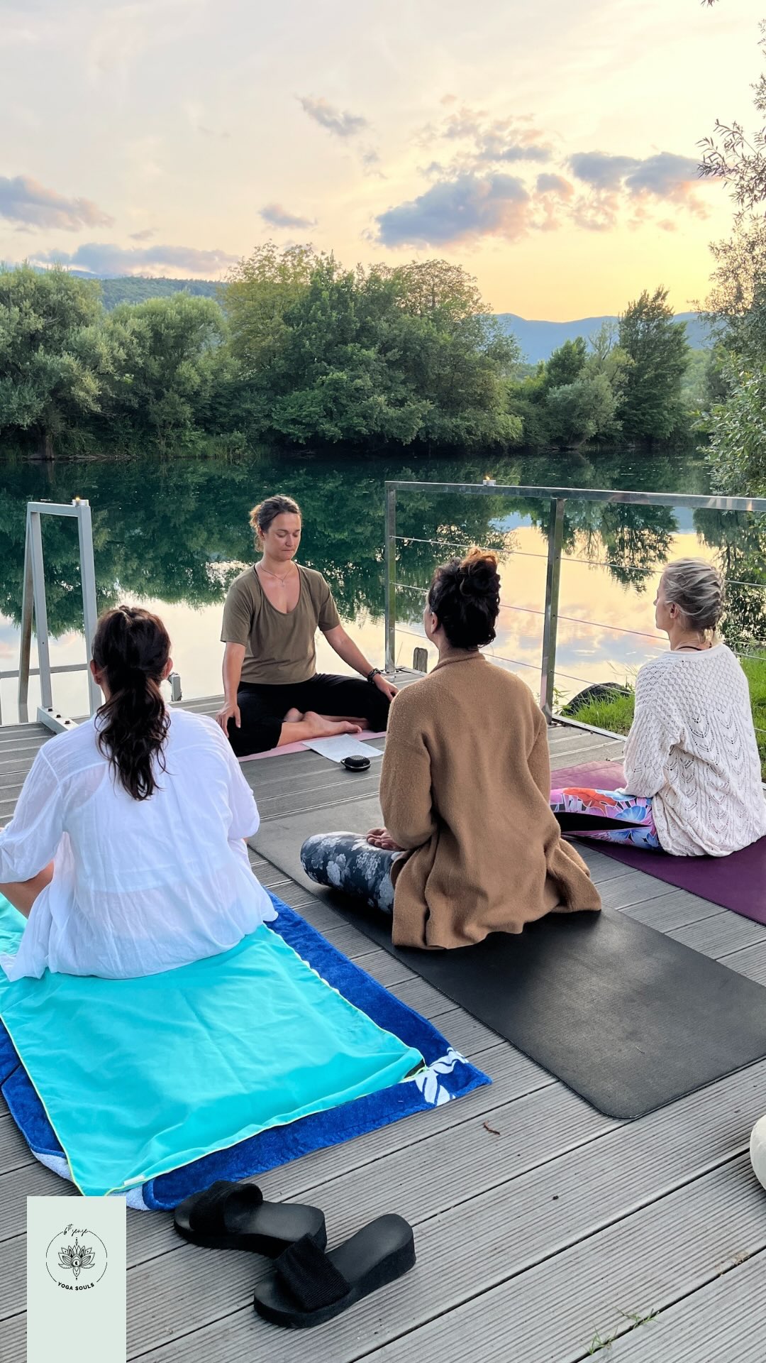 Recovery is not a 🤍⏸️✨ weakness. It’s a Superpower.
Wir leben in einer Welt,
die uns täglich erzählt:
Mehr leisten.
Mehr schaffen.
Mehr funktionieren.
Und genau deshalb vergessen
viele etwas Essentielles.
👉 Wer permanent Vollgas gibt, fährt irgendwann NOT faster. Sondern EMPTY.
Deshalb gönnen wir unserem Kraft Ort
vom 18. Juli bis 9. August
eine Summer Break.
Nicht, weil Yoga Pause macht.
Sondern weil wir leben, was wir
Woche für Woche unterrichten.
Yoga endet nicht auf der Matte.
Yoga zeigt sich darin, wie wir mit
unserer Energie umgehen.
Wie wir Grenzen setzen.
Wie wir bewusst auftanken.
Und wie wir erkennen, dass Recovery genauso zur Praxis gehört wie Bewegung.
Während unserer Summer Break begleitet dich – je nach Abo – unsere 24/7 On-Demand Mediathek weiterhin.
Und danach?
Freuen wir uns darauf, mit voller Energie gemeinsam in die zweite Jahreshälfte zu starten.
Hand aufs Herz & Frage an unsere Community: 👉 Fällt dir Abschalten leicht
oder bist du Team „immer no schnell...“? 😅
Kennst du jemanden, der dringend verinnerlichen darf, dass Recovery kein Luxus ist? Schick ihm dieses Reel. ❤️
Just a Reminder:
You don’t always
need more time.
Sometimes you simply
need MORE Energy.
See you this Day’s and
after Summer Break.
Until then...
Wünschen wir DIR von Herzen einen Sommer voller schöner Momente, tiefer Atemzüge, Leichtigkeit und ganz viel Sonne im Herzen.
Recharge. Reset. Live. ❤️
Namaste
Deine 6th Sense Yoga Souls.
Body. Mind. Soul.
Life is a Journey.
Move. Breathe. Live.
Energy Management.
Recovery is a Lifestyle.
Sustainable Energy.
Yoga beyond the Mat.
Balance over Burnout.
Prevention over Repair.
Recharge instead of Rush.
#6thSenseYogaSouls #YogaSchweiz #Mindset #Recovery #LifeIsAJourney