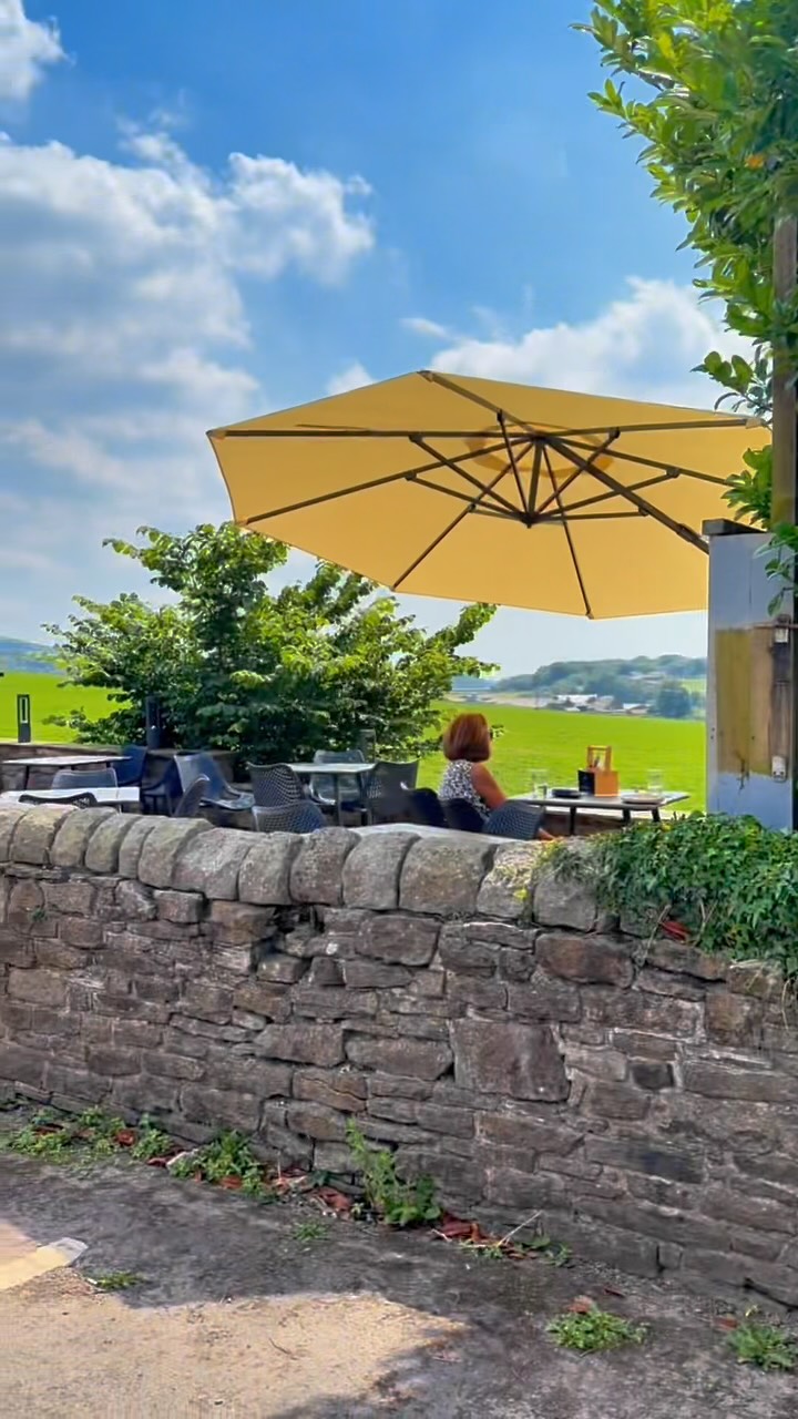 As happy as we were to see the rain, everywhere looks that little more beautiful in the sun ☀️
#yewtreeinn #anglezarke #rivington #countrypub