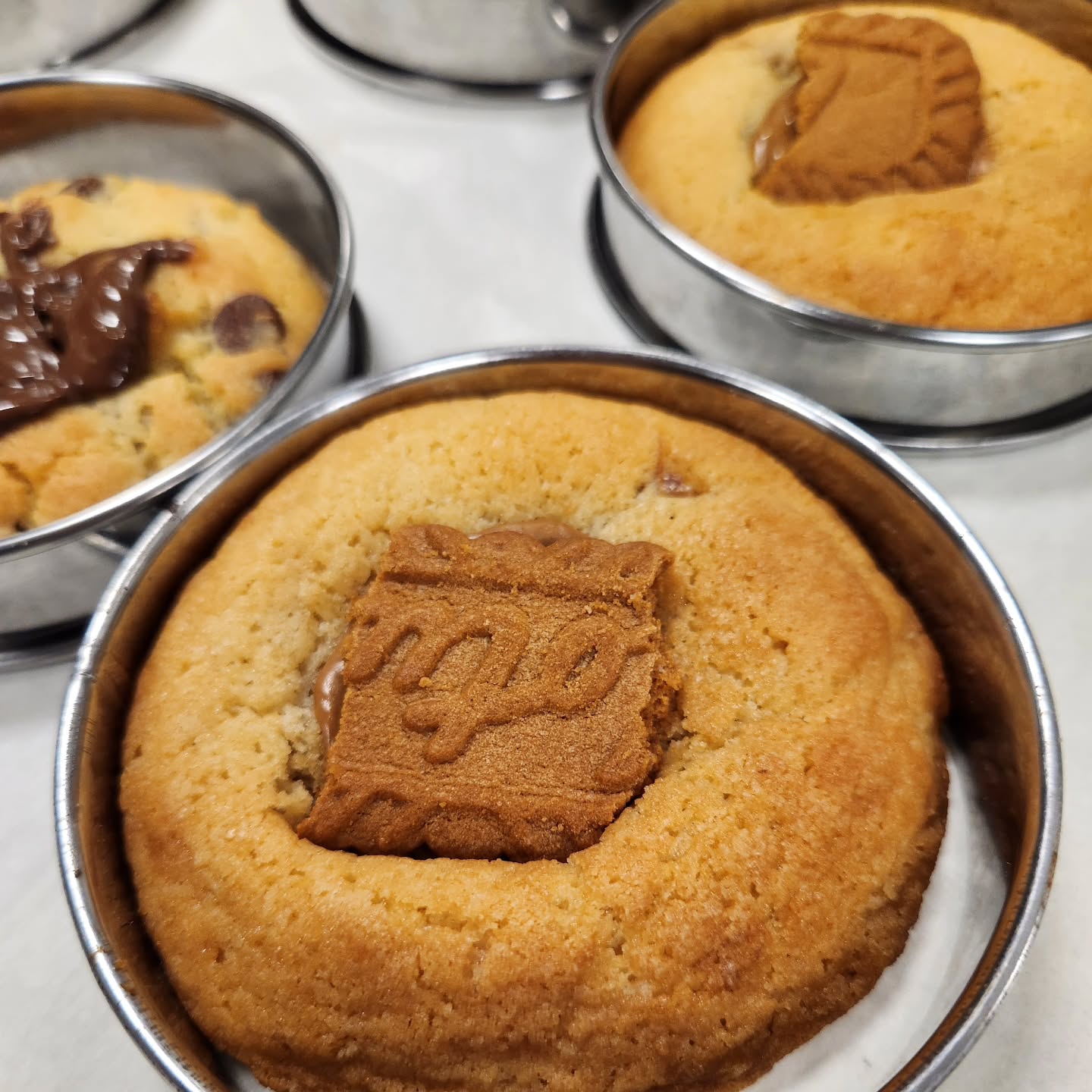 🚨 Fresh Stuffed Cookies have entered the chat...
Thick. Gooey. Overstuffed. Just the way cookies should be!
Today's lineup:
🍫 S'more
🌰 Nutella
🥜 PB Cup
🌈 M&M
🤍 White Chocolate Macadamia
🍪 Biscoff
💙 Cookie Monster
Choose your favorite... or don't. We fully support poor decision-making when it comes to cookies. 😂
Can't make it in? No worries—we're on DoorDash now! We'll bring the cookie happiness straight to your door. 🍪🚗💨