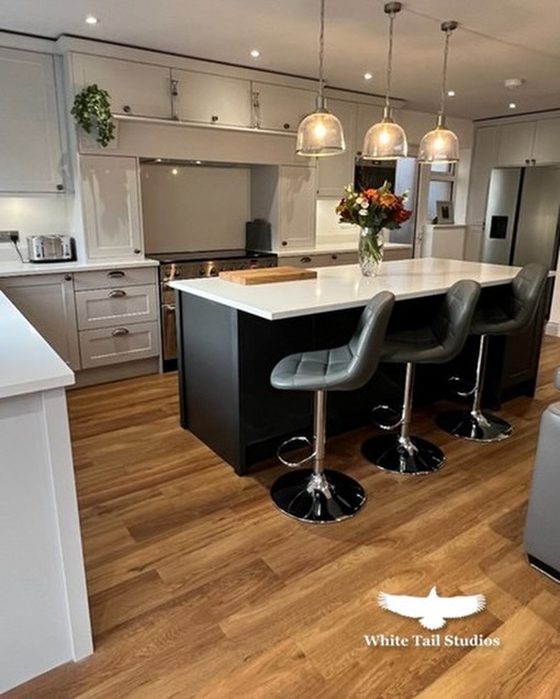 Classic style for a classic home. A style that never dates 😍 shaker with bespoke mantel! Fill out a contact form online to start your kitchen project