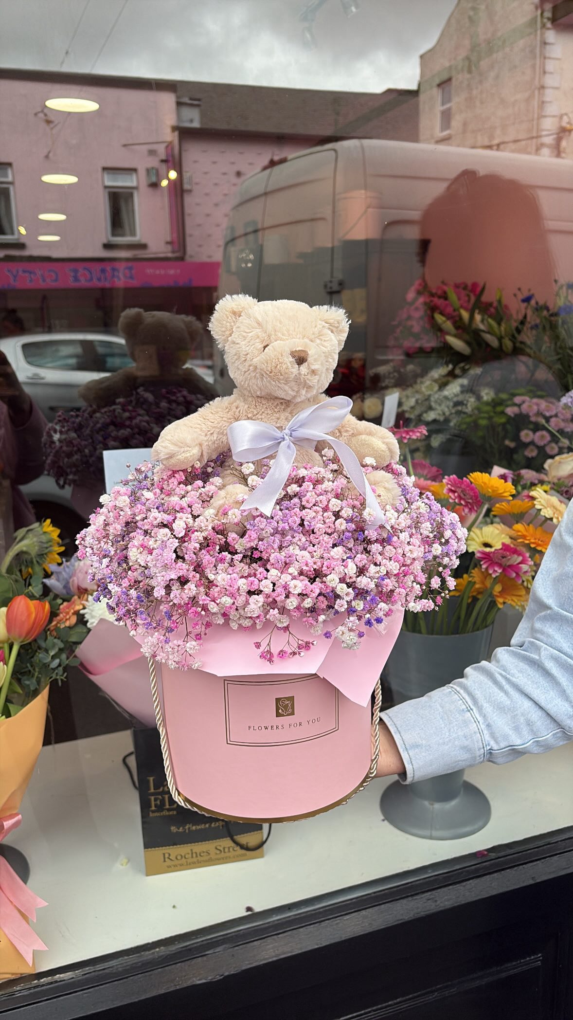 Say it with flowers. 💐✨
From birthdays and anniversaries to thank yous, congratulations, and just because… there’s a bouquet for every moment.
Beautiful blooms, handcrafted with love and delivered with care. 🌸
📍 Lawless Flowers
🌿 Fresh flowers for every occasion
#SayItWithFlowers #LawlessFlowers #FreshFlowers #LimerickFlorist #FlowerDelivery