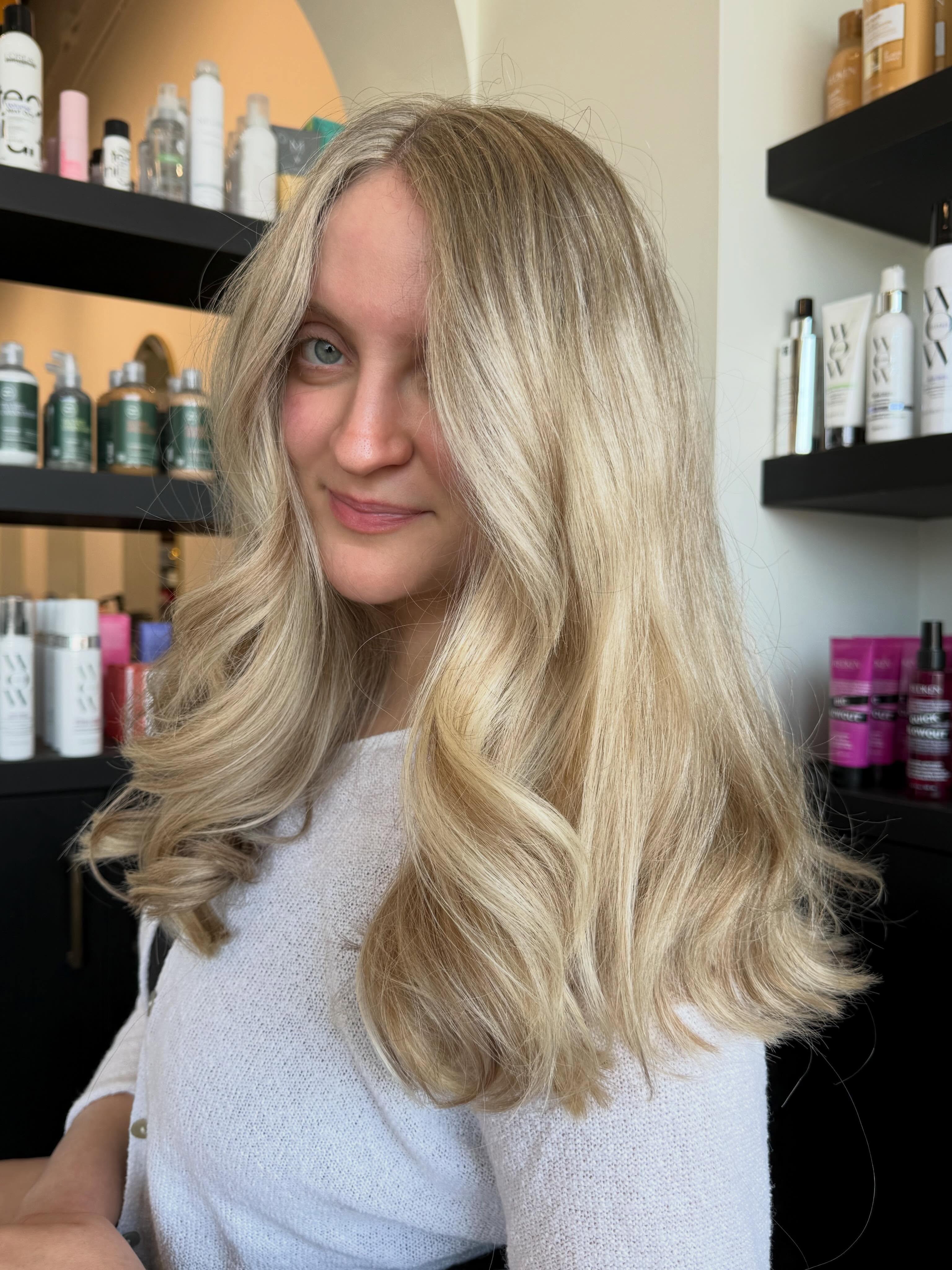 Soft dimension, creamy blonde, and a blowout that catches the light just right. 🤍 Effortless, lived-in blonde never goes out of style.
Cut + color: @hair.by.mollyb
#MinnesotaHair #MapleGroveHair #BlondeSpecialist #DimensionalBlonde #HealthyHair