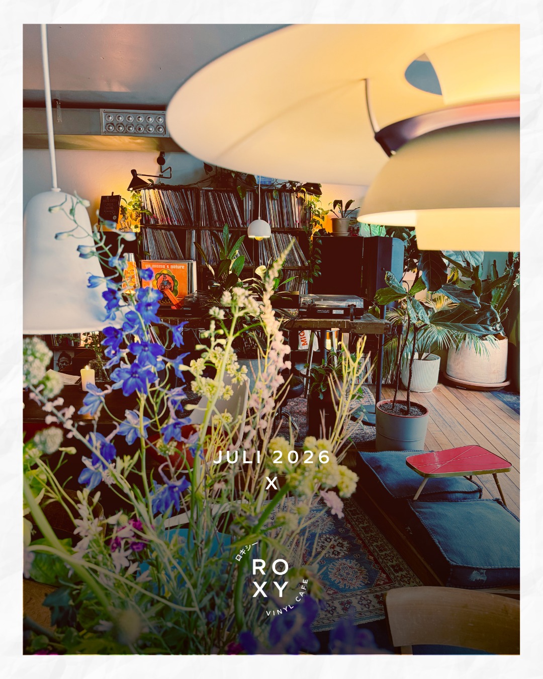 Roxy Vinyl Cafe / Juli 2026
Roxy macht im Sommer eine DJ-Pause, von Juli bis September. Ab Oktober legen wir wieder Vinyl-Sessions und DJ-Sets auf.
Ausserdem sind wir wegen unserer Betriebsferien zwei Wochen geschlossen, vom 20.07. bis 02.08. Wir sind ab Dienstag, 04.08. wieder für dich da.
—-
Roxy will have a summer pause for DJ sets, from July through September. We’ll bring you vinyl sessions and selector sets again beginning in October.
We will also close for two weeks for our annual Betriebsferien, from 20.07 through 02.08, returning for you on Tuesday, 04.08.
Jeden Dienstag – Cocktails, Stricken & Wolle Tauschen
+
MI 08. Zine Club Winti Meetup
+
20.07-01.08 Roxy Betriebsferien – Geschlossen ☀️
–––
Watch this post for updates…
Fine coffee, nice drinks, great music, good vibes.
#roxyvinylcafe #vinylcafe #listeningbar #vinyl #winterthur