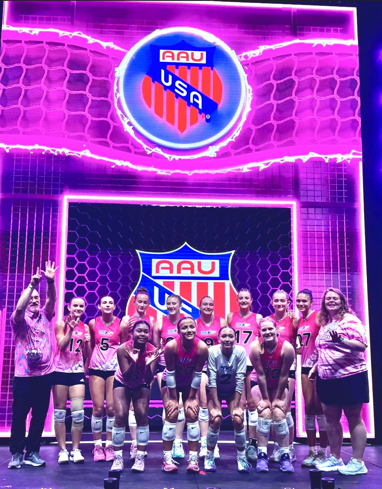 Another great day for these three teams! All three still working towards the Gold bracket!
16 Silver: 3-0
15 Blue: 3-0
15 Silver: 2-1