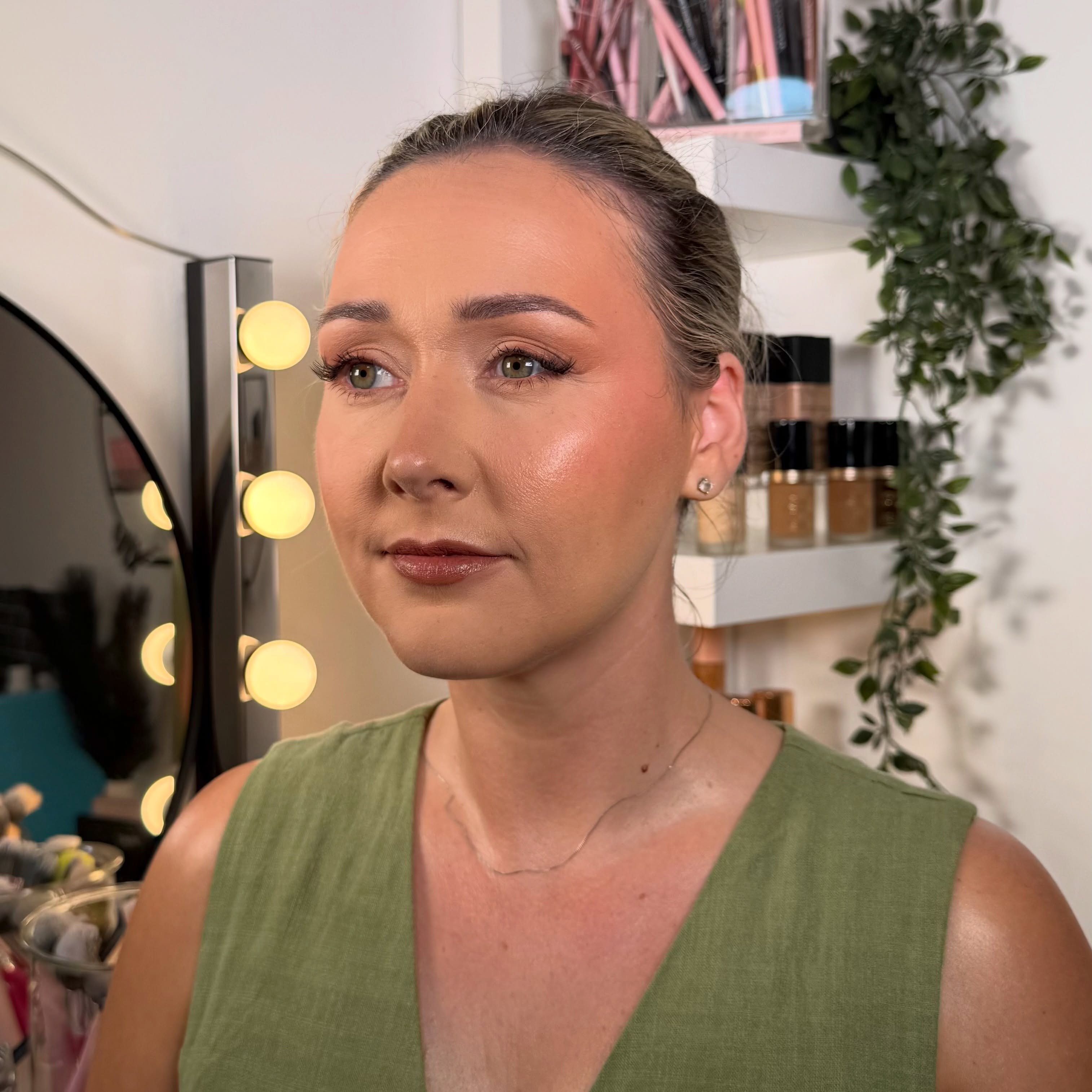 Nothing beats a soft, glowing glam for an engagement shoot. 🌿🤍
📲 Tap the "book now" tab on my profile to secure your appointment
💌 Bridal enquiries - livhaleymakeup@outlook.com
#engagmentshoot #bridalmakeupinspo #photoshootmakeup #southwalesmua #southwalesmakeupartist