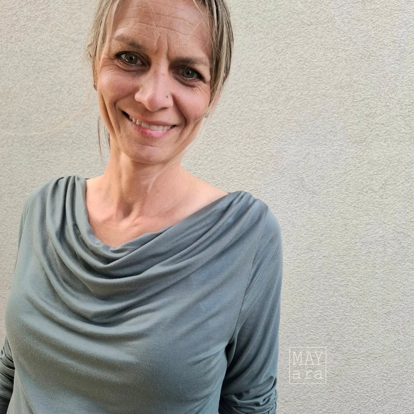 Heute ist der Schnitt zum neuen Wasserfallshirt von @fadenkaefer online gegangen.
Das Shirt eignet sich für leichte fliessende Jerseys. Ich habe mich für einen ultraleichten Modaljersey entschieden.
#fadenkäfer #fadenkäferwasserfallshirt #probenähen #ateliermayara