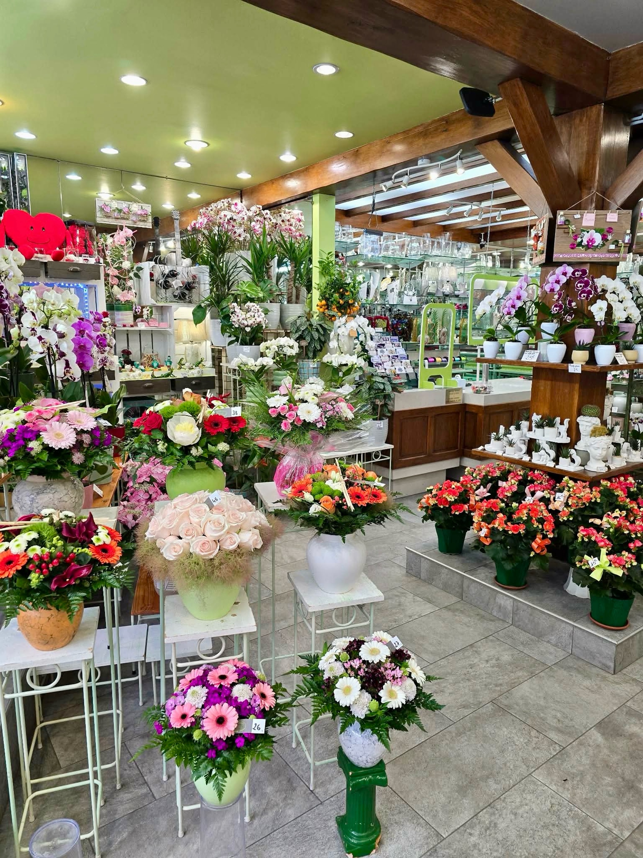 C'est notre dernière semaine avant nos congés annuels ! 🌸
Profitez-en pour passer nous voir en boutique à Arpajon, nous serons ravis de vous accueillir et de composer pour vous une dernière fois avant la pause estivale.
Nous vous communiquerons prochainement notre date de reprise 🌷
A la Fleuristerie
🚚 Livraison dans l'Essonne du mardi au samedi
📞 01 64 90 14 29
#fleuriste #arpajon #essonne #conges #été