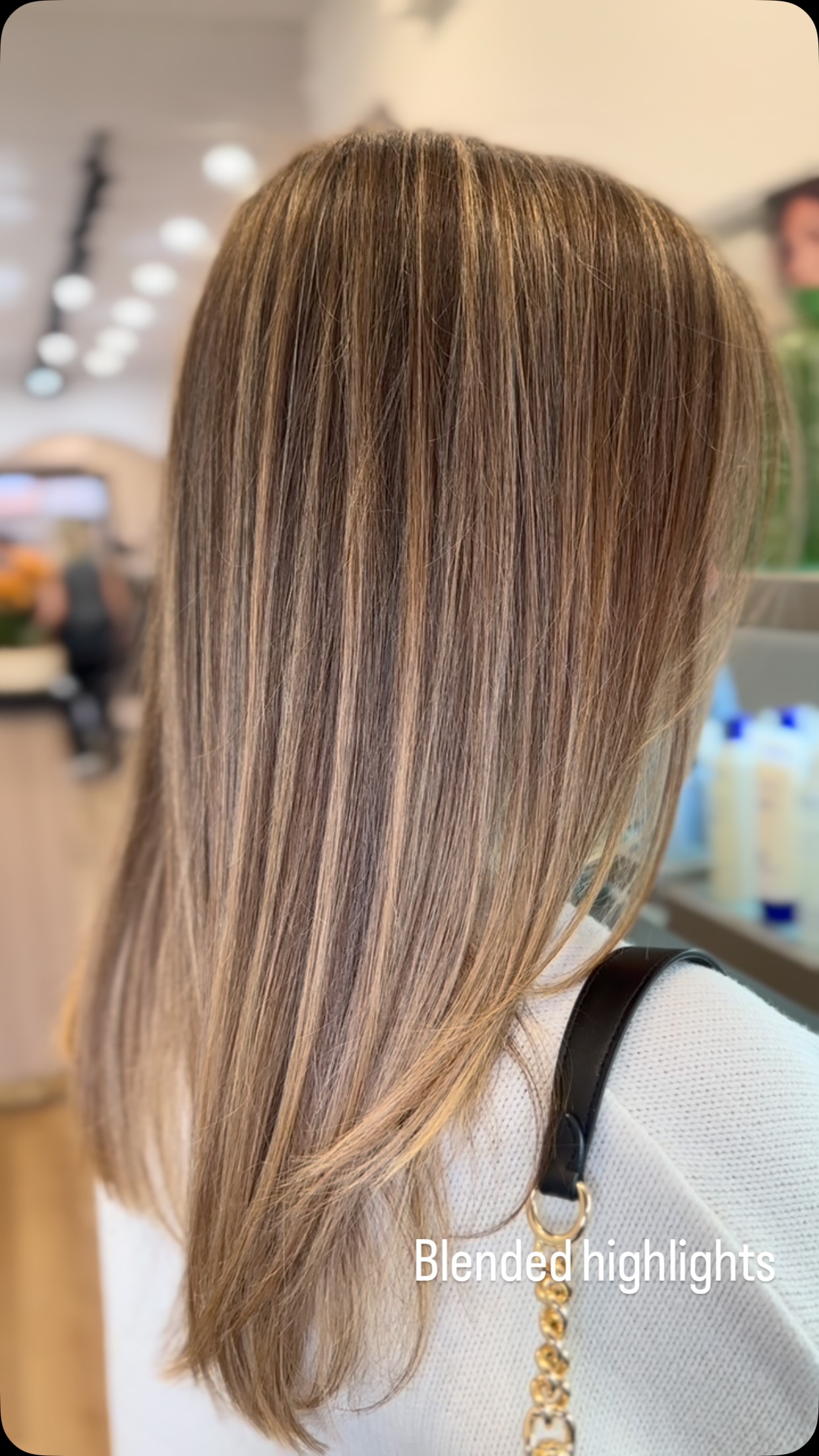 Soft dimension, seamless blends, and effortless shine 🤎✨
The kind of color that grows out beautifully and turns heads quietly.
#BrunetteBalayage #LuxuryHair #HairTransformation #TorontoHair #DimensionalBrunette LivedInColor BalayageSpecialist HealthyHairGoals AvedaSalon TorontoStylist GlossyHair HairInspo VerbSalon HairGoals BrunetteInspo