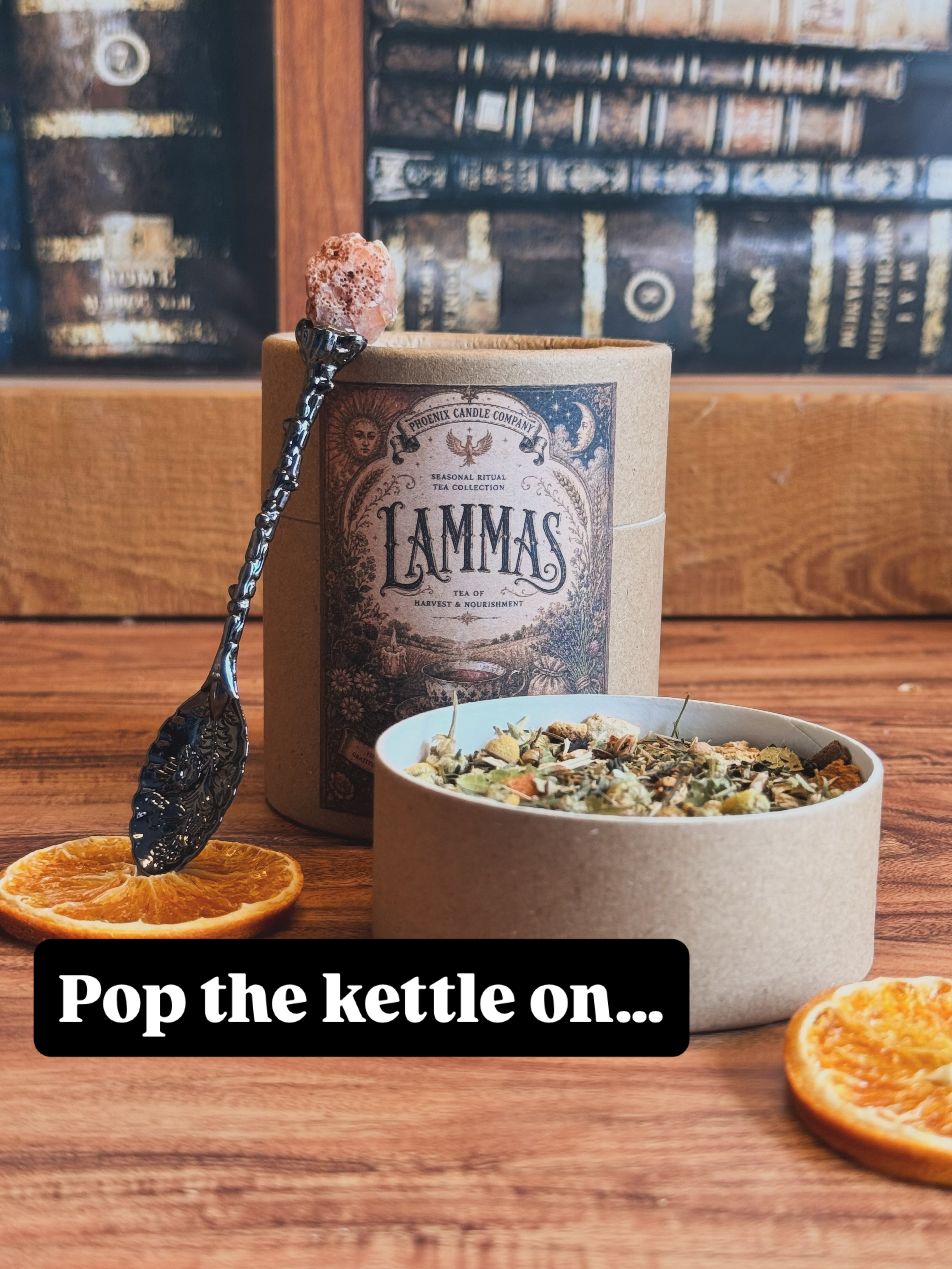 Pop the kettle on, babes. It’s almost time for the first Harvest festival 🥹.
Camomile
Lemon Balm
Orange Peel
Hops
Cinnamon
Oat Straw
Anise
Linden Flowers
100g canister
Ritual Teaspoon tipped with Red Agate
#phoenixcandlecompany #lammas #lammasaltar #lammastea #lammasblessings