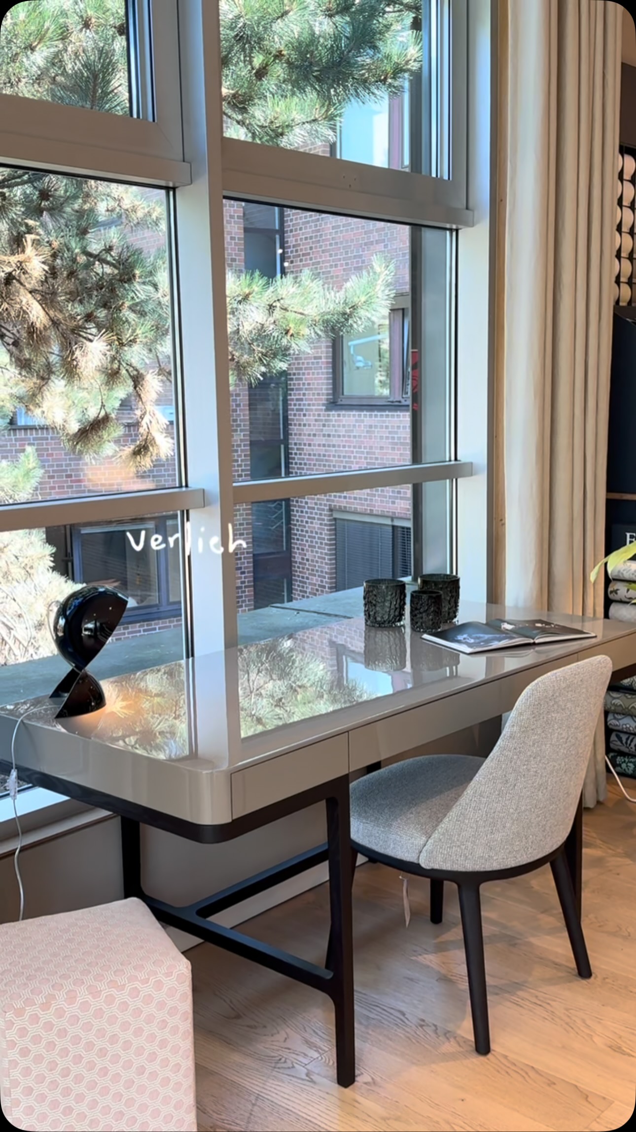 Verlieb dich neu in dein Zuhause! 😍🏡✨
Manchmal sind es die kleinen Veränderungen, die den größten Unterschied machen. 💛
Lass dich inspirieren und entdecke neue Ideen für dein persönliches Wohlfühlzuhause. Wir freuen uns auf deinen Besuch im Bettenhaus Schmitt! 🤍✨
📍 Teltower Damm 28, 14169 Berlin
#Bettenhausschmitt #Wohninspiration #Zuhause #homedecor #foryou InteriorInspo Wohnaccessoires Gemütlich Wohlfühlen SchönerWohnen InteriorDesign HomeInspiration Berlin Zehlendorf Lieblingsstücke Wohnideen Living HomeStyle EinrichtenMitLiebe möbelberlin interiordesign Möbelhaus Einrichtungshaus Bettenhaus Interiordesign Schränke Designermöbel Möbel made in germany Bett Bettenfachgeschäft Innenarchitektur