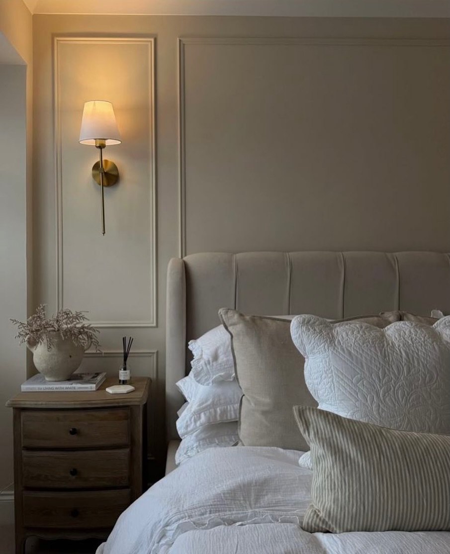 Hoe leuk is het om je slaapkamer een frisse make-over te geven? π€
We krijgen de laatste tijd steeds vaker aanvragen voor sierlijsten in slaapkamers, en eerlijk⦠het resultaat blijft iedere keer weer prachtig!
#Prorandafwerking #Sierlijsten #Interieurinspiratie