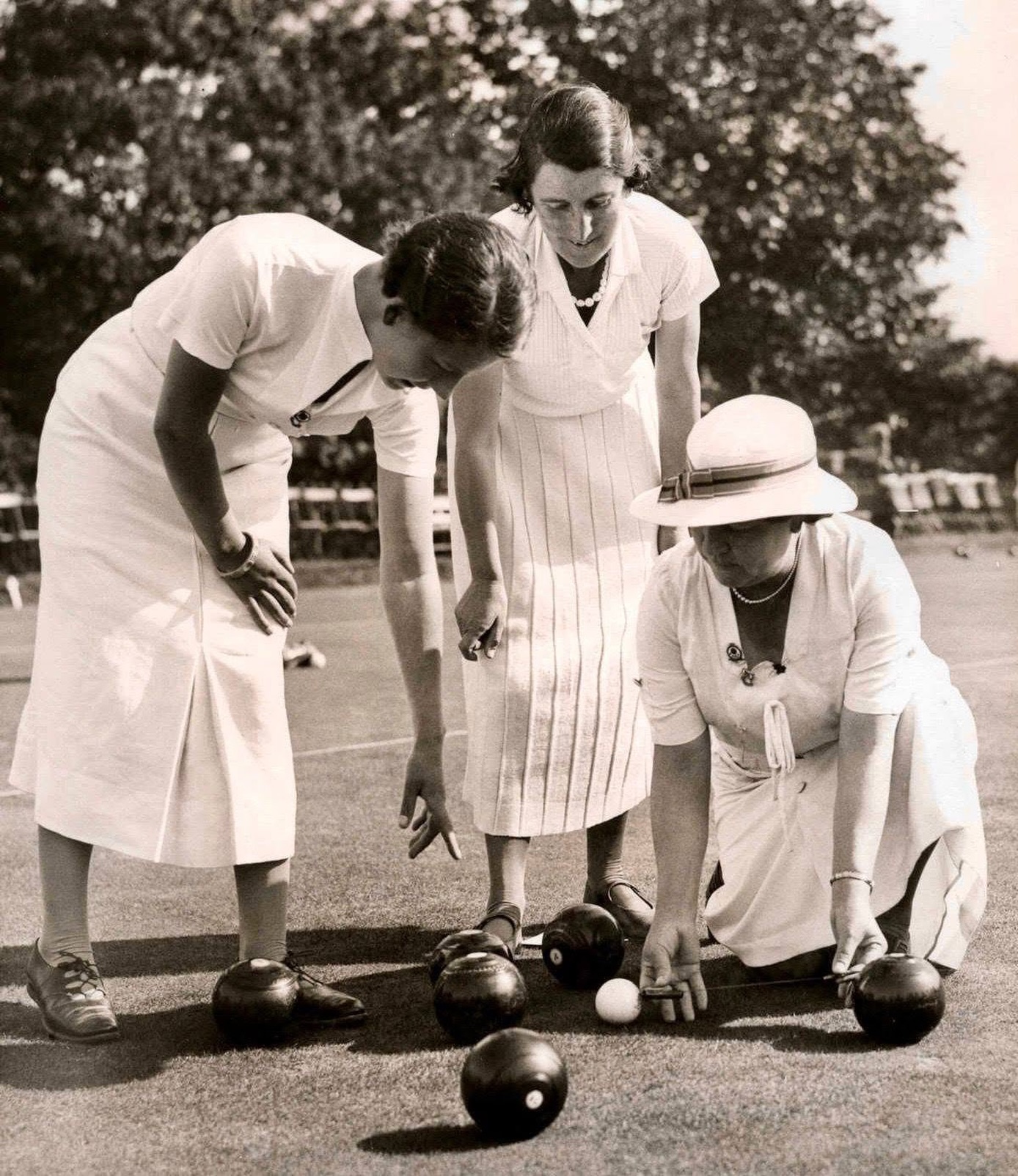 Parlez: our women only bowling evening on Tuesday 7 July is SOLD OUT.
The next one is Tuesday 4 Aug and the final one of the season will be on 1 September, don’t miss them!
#parlez #parliamenthill #lawnbowling #thatshowweroll #lawnbowlsforlife