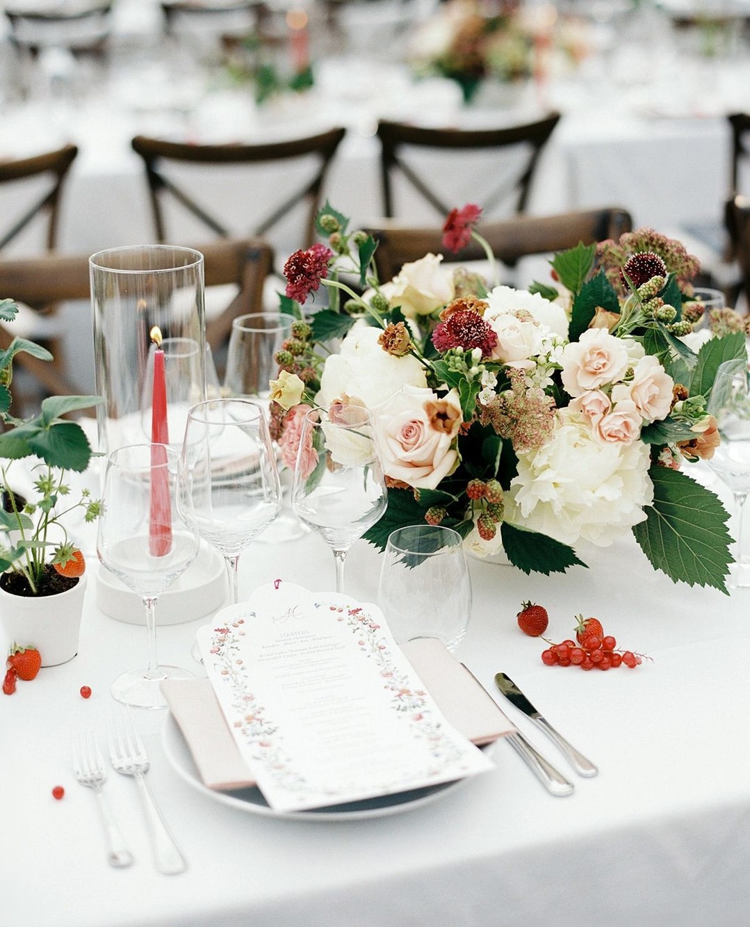 A celebration of Swedish summer at its finest. Annelie and Matt’s Midsummer wedding featured seasonal berries, strawberry jam escort cards, a family-style feast, an 18-piece band, and unforgettable moments from beginning to end - here are some moments from the incredible wedding day dinner. ✨
Planning, design & florals: @avenievents
Photographer: @2brides
Stationery: @elinsartstudio
Venue: @smadalarogard
.
.
.
.
.
.
.
#bröllop #brollop2027 #brollop2028 #bröllopskoordinator #bröllopsplanering #weddingplanner #weddingplannersweden #weddingplannerstockholm #destinationwedding #grandhotel #eventstockholm #floriststockholm #luxuryweddingplannereurope #weddingplannereurope #europeweddingplanner #eventplannersweden #eventplannereurope