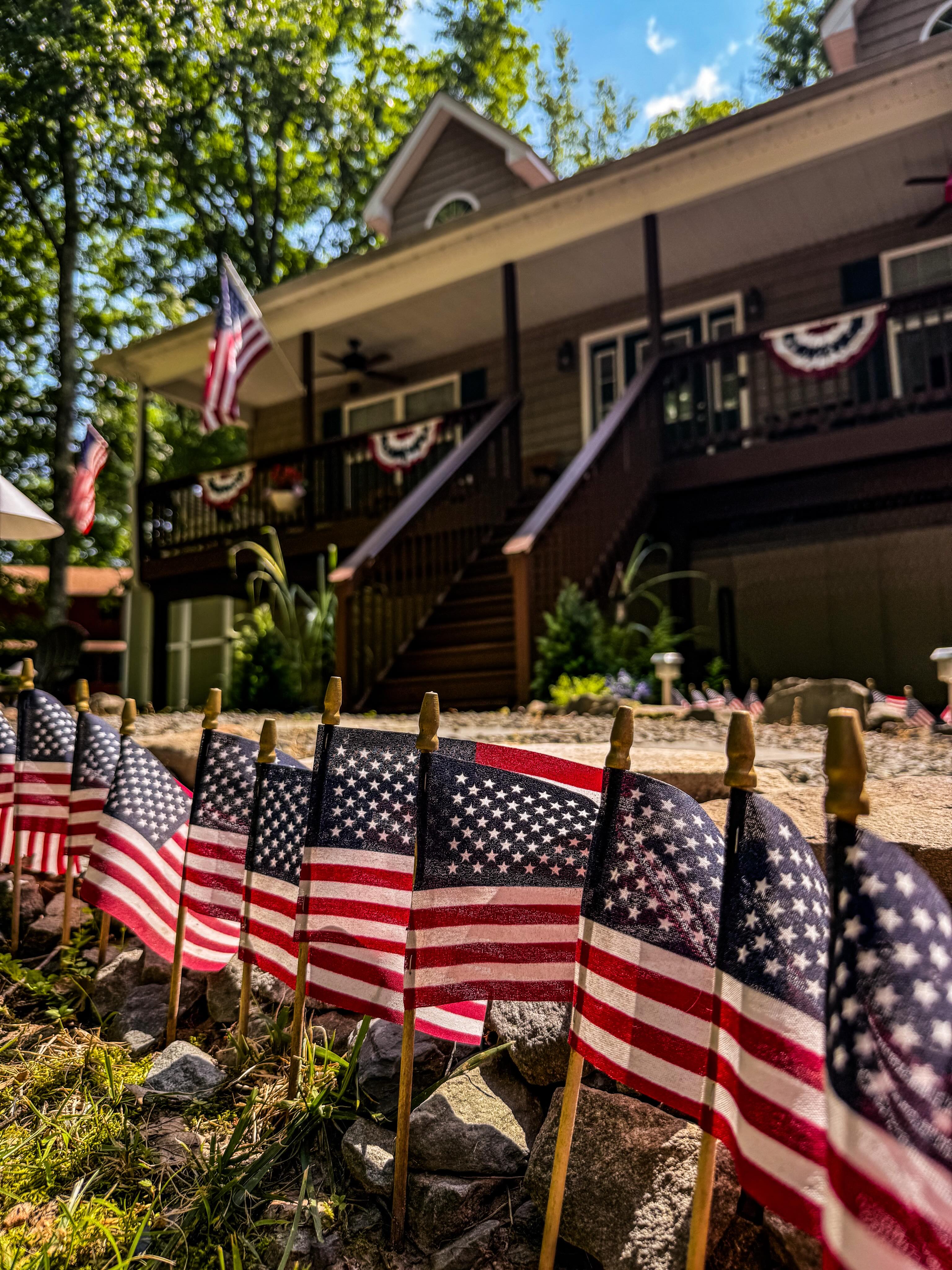 Sun’s out, flags up.
Summer starts now. ☀️🇺🇸