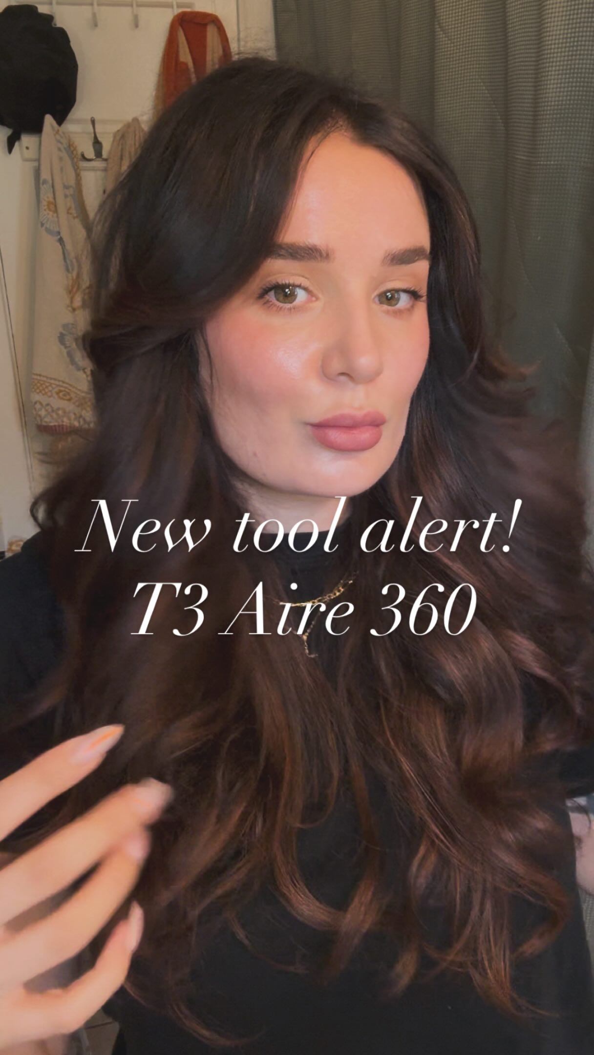 A fresh blowout will never go out of style. 🤍
Lately I’ve been reaching for the T3 Aire 360 Dual Voltage in Milky Gray whenever I style my hair. I start by drying the roots and extension attachment points, smooth everything out with the oval brush, and finish with the curling attachments for soft, bouncy waves.
One of my favorite things about this tool is how versatile it is. Blowouts, volume, curls, smooth styles—it does it all with one system.
And as someone who travels often, the dual voltage feature makes it the perfect companion for styling on the go.
Products used:
✨ Unite 7 Seconds Detangler
✨ T3 Aire 360 Dual Voltage
Would you wear your hair straight or curled?
#T3Micro #T3Aire360 #BlowoutHair #HairExtensions #DanieLAhair
