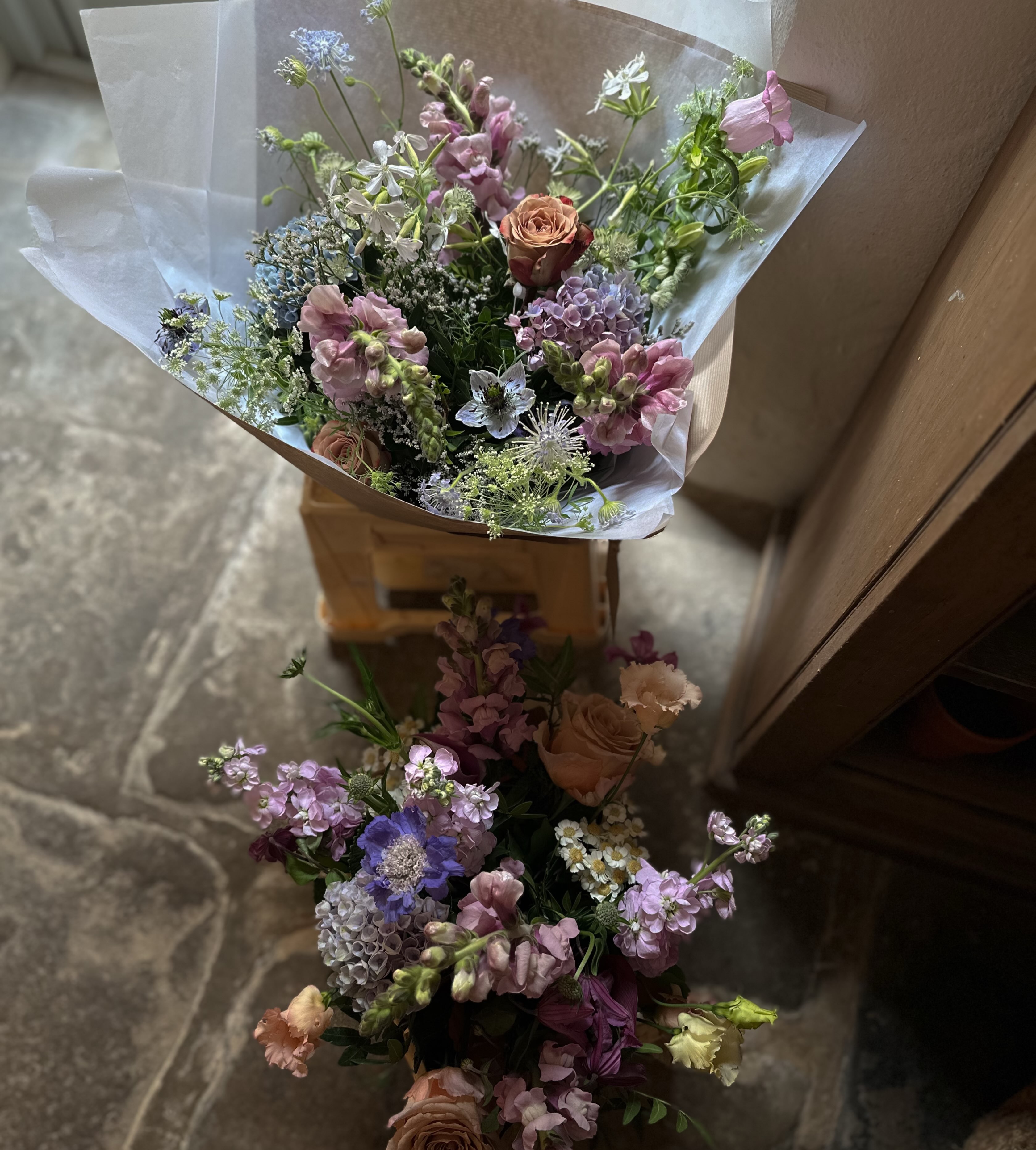 🌸 Local flower delivery made easy! 🌸
We offer local flower delivery across Eyam, Hope, Castleton, Alport, Youlgreave, Cromford, Matlock, Bakewell, Darley Dale, Chesterfield, selected areas of Sheffield, Little Hucklow, Bamford, Hathersage, Great Longstone, Ashford-in-the-Water, Monyash, and many more surrounding areas.
If you can’t see your location listed, or you’re unsure whether we deliver to your area, please don’t hesitate to get in touch—we’re always happy to help! 💐