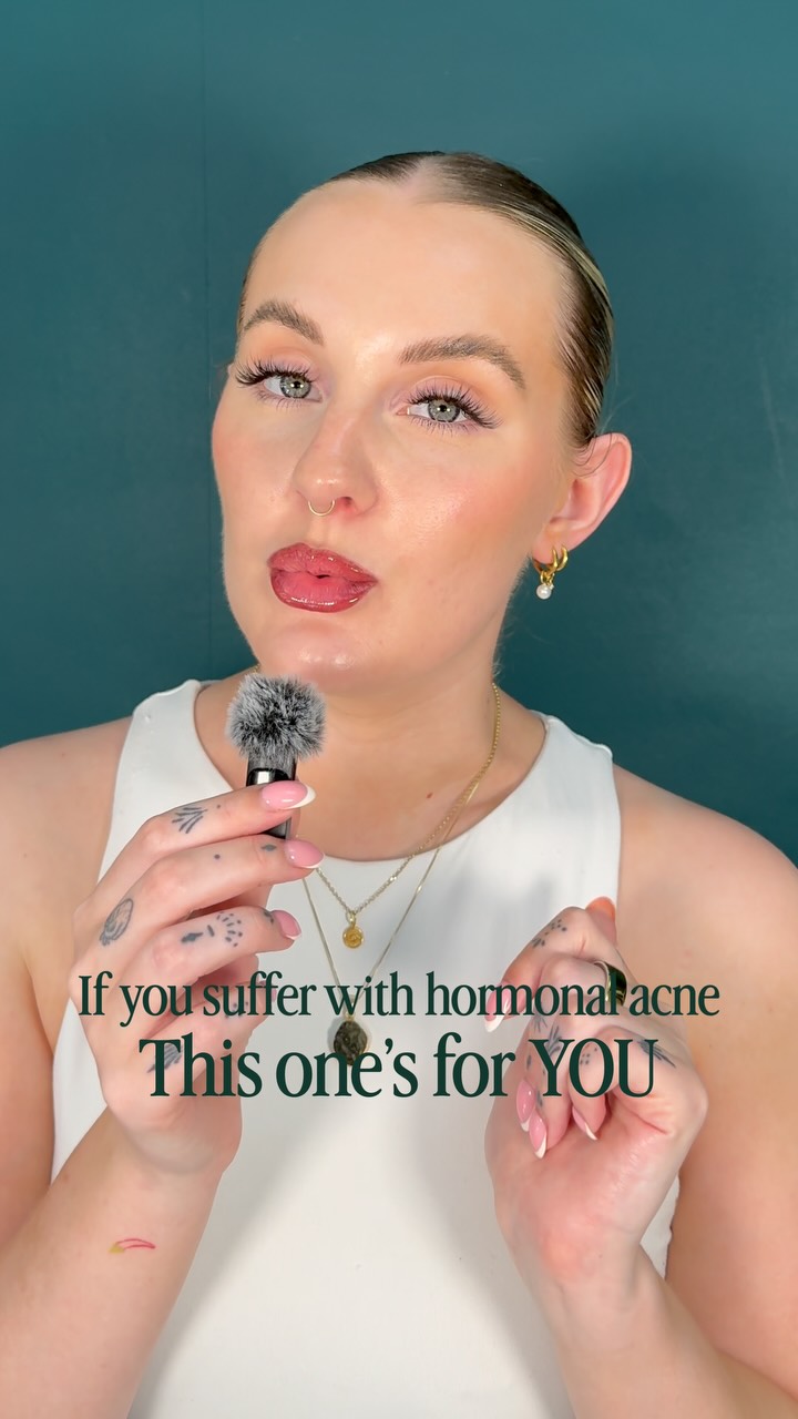 Your jawline breakouts are not just “hormonal” and something you have to accept ❌
You’ve probably been told this before. By a GP, by a beauty therapist, maybe even by another specialist 👀
“That area is hormonal, there’s not much we can do, other than just manage it”
And so you’ve tried to manage it. Different cleansers, different serums, maybe even the pill or antibiotics 😥
And still, every month, there it is along your jaw and chin, refusing to budge.
Here’s what’s actually missing from that conversation ⬇️
Hormonal does not mean fixed.
Your hormones respond to your sleep, your stress, your blood sugar, your gut health. They are not some untouchable force working against you forever.
And hormonal does not always mean oestrogen or testosterone either. For so many of the women I work with, the real driver is cortisol. Chronic stress, poor sleep, pushing your body too hard without enough recovery ❤️🩹
All of it shows up on your skin, particularly along that lower face area.
You are not broken and you are not destined to deal with this forever. You just haven’t had anyone look at the full picture - until now 🫶🏼
If you’re ready to actually understand what’s driving your breakouts rather than guessing, DM me “discovery” and let’s get you booked in for a completely FREE discovery call to find out what is driving your acne and how we can clear it together 🤍📲