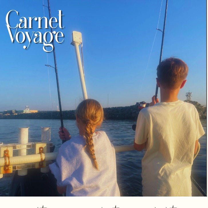 📖 Carnet de voyage | Chapitre 1 – La pêche en haute mer 🎣
Les plus beaux souvenirs de vacances ne se trouvent pas dans un guide touristique... ils se vivent.
À quelques minutes d'Un Moment Parfait, prenez le large, laissez le fleuve vous surprendre et vivez l'expérience de la pêche en haute mer. Une aventure qui plaira autant aux petits qu'aux grands.
Parce qu'ici, votre séjour ne se limite pas au chalet… il commence dès que vous franchissez la porte.
🌊 À découvrir lors de votre prochain séjour à Petit-Matane.
Date disponibles 20,21 et 22 août.