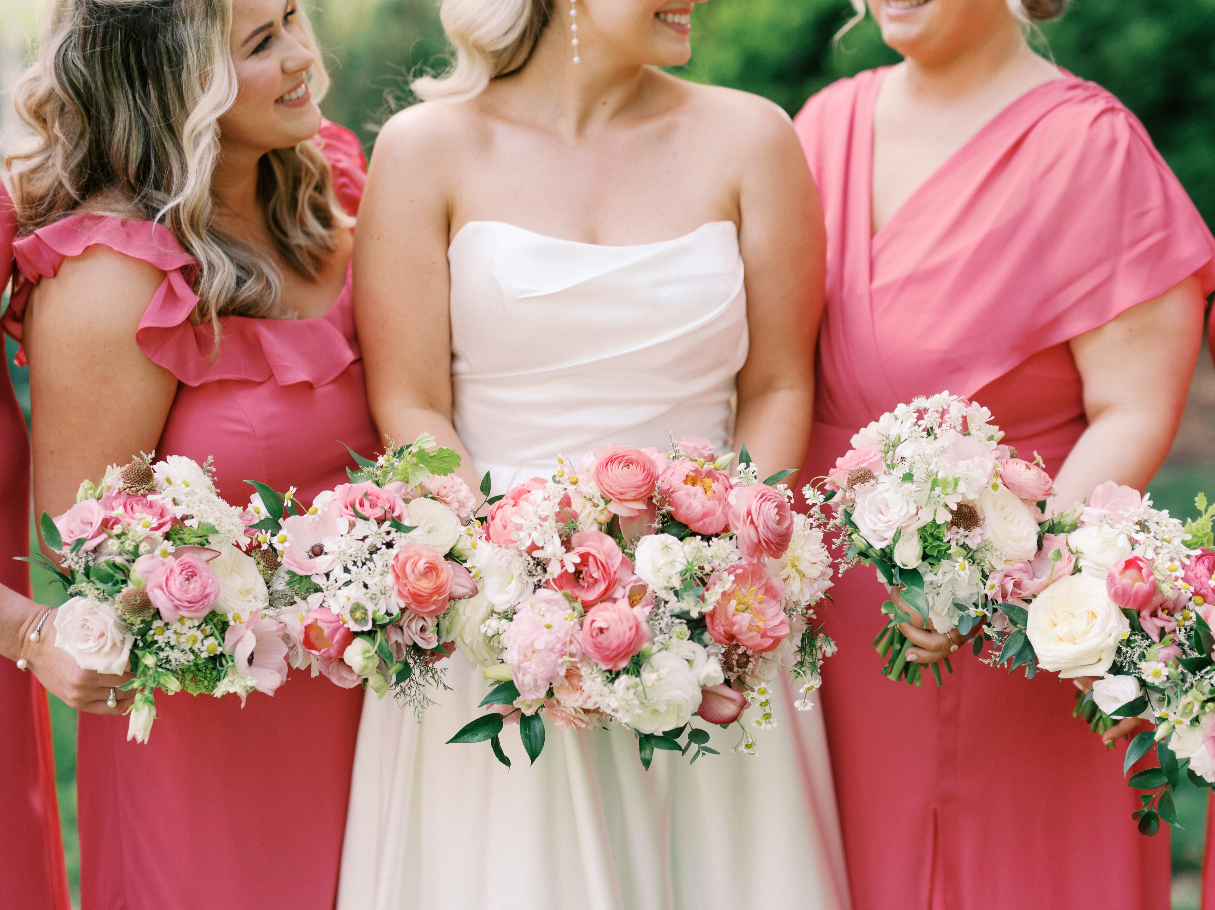 Pretty in pink💕✨🌙
#starrynighteventsrva #starrynighteventsrvaplanning #starrynighteventsrvaflowers #starrynighteventsrvacouples #starrynighteventsrvaweddings
Planning & Florals | @starrynighteventsrva @tanya_m_cornwell
Photography | @kristencamiellephoto
Venue | @herringcreekweddingsva
DJ | @rolweddings
Catering | @cater2events
Rentals | @rentequipva
Beauty | @gabyroby_mua @richmondmakeupartistllc
Bride | @savannahpwatkins