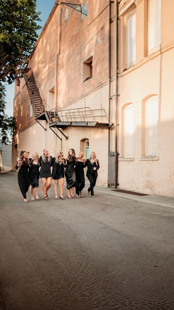 All jokes aside.. we LOVE and are beyond thankful for our full schedules with your bright and smiling faces!! 💗💗
Vybrance loves you!!
**jenna was not hurt in the making of this video** 🤣
#medspa #pnwmedspa #medspahumor #frontdesk